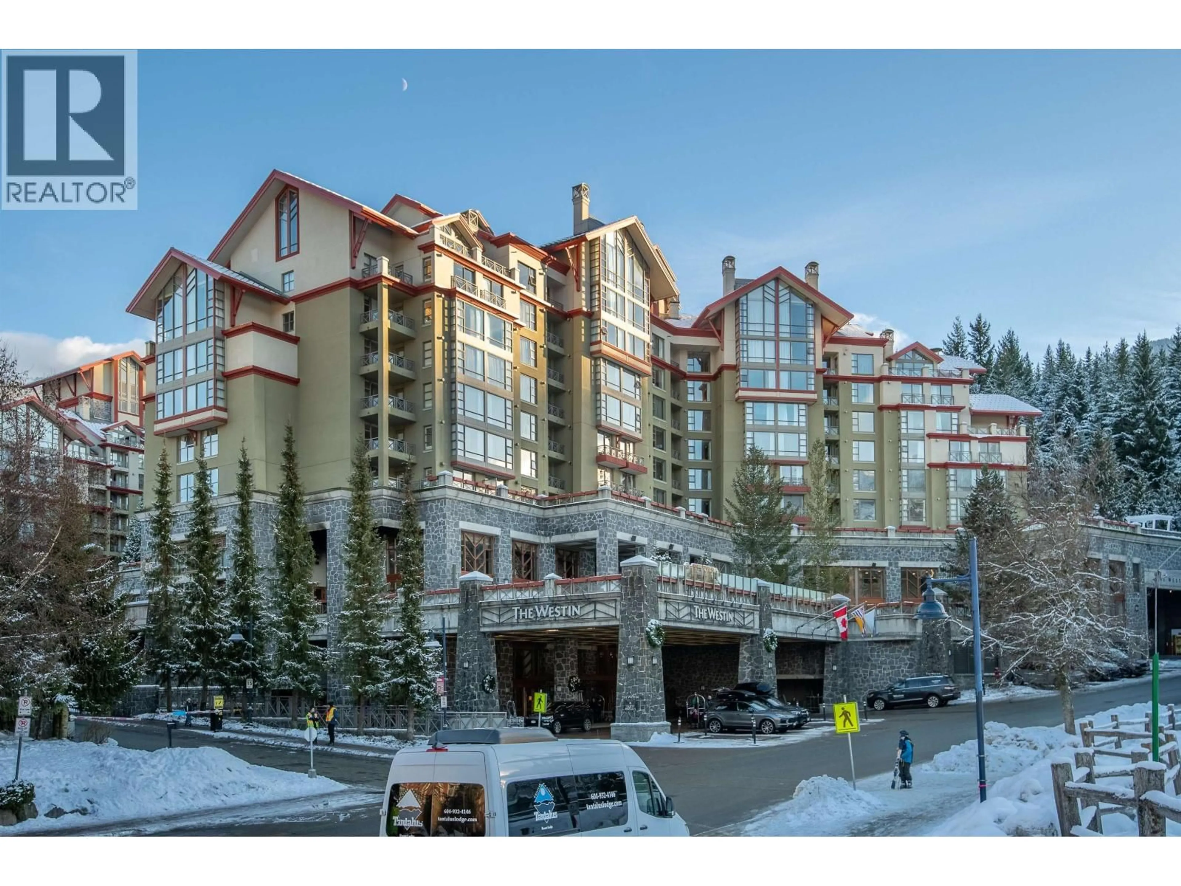 Indoor foyer for 972 - 4090 WHISTLER WAY, Whistler British Columbia V8E1J3