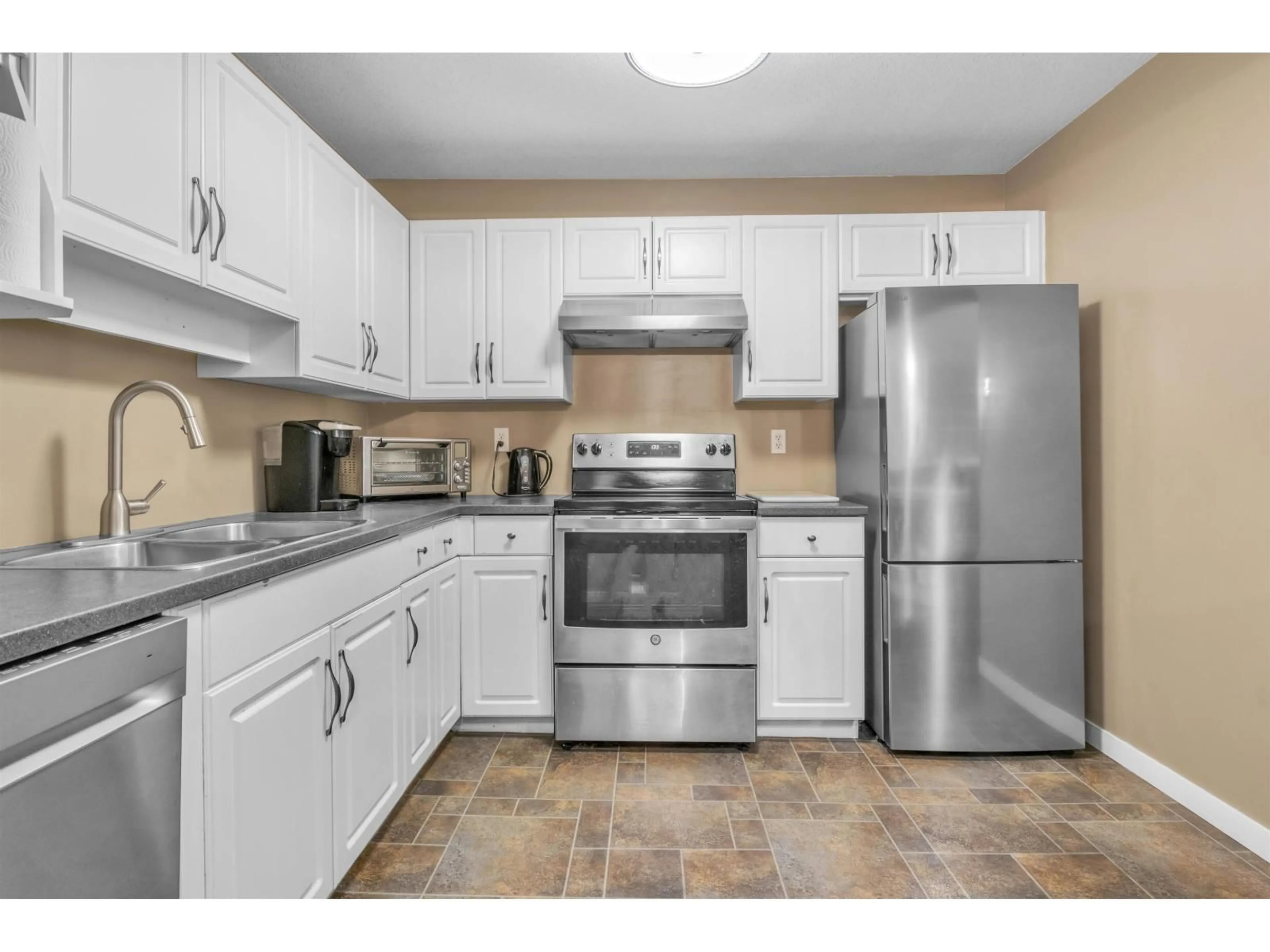 Standard kitchen, unknown for 108 - 32044 OLD YALE ROAD, Abbotsford British Columbia V2T2C9