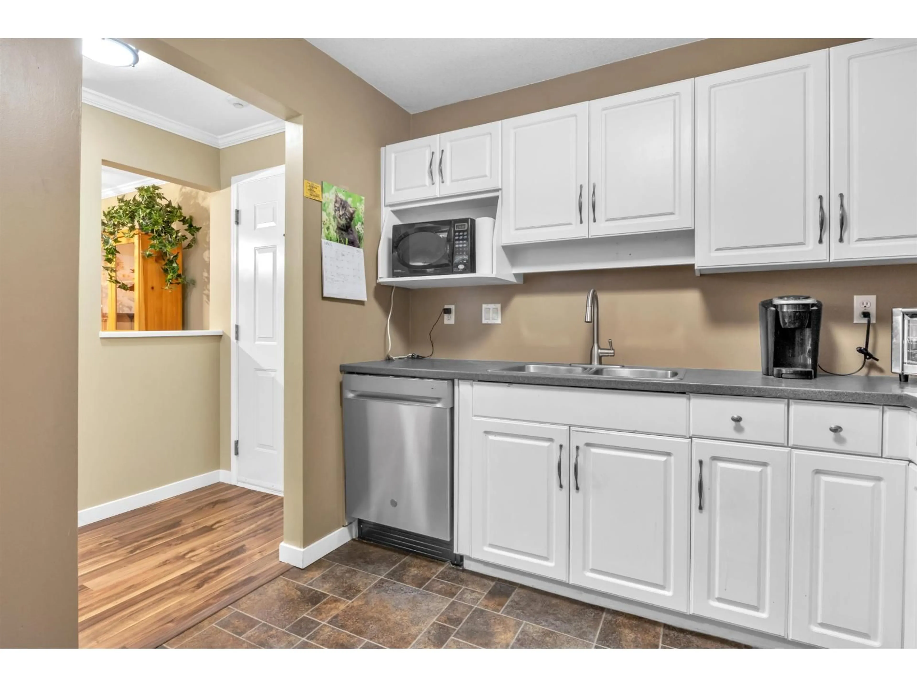 Standard kitchen, unknown for 108 - 32044 OLD YALE ROAD, Abbotsford British Columbia V2T2C9