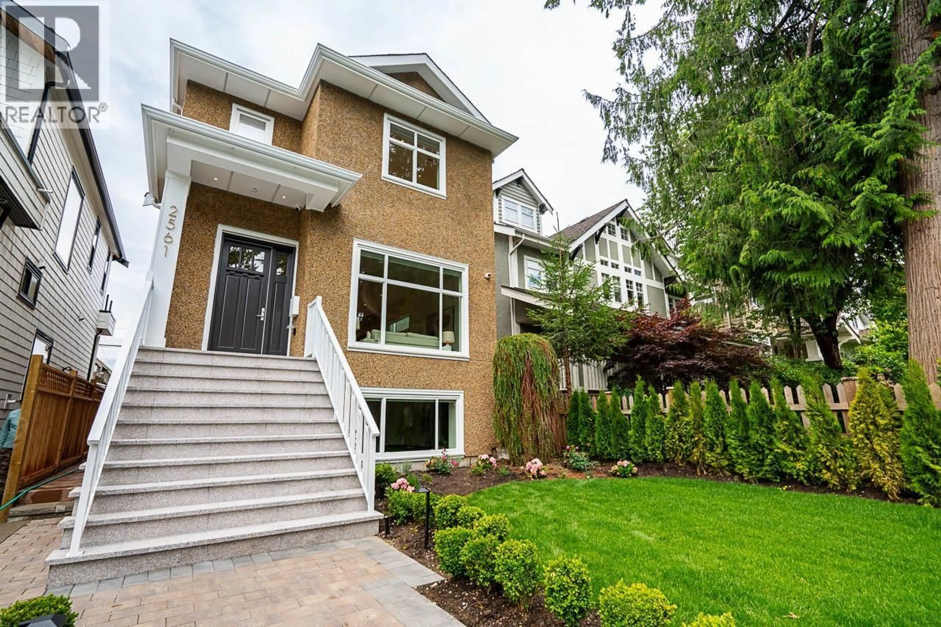 Home with brick exterior material, street for 2561 2ND AVENUE, Vancouver British Columbia V6K1J7