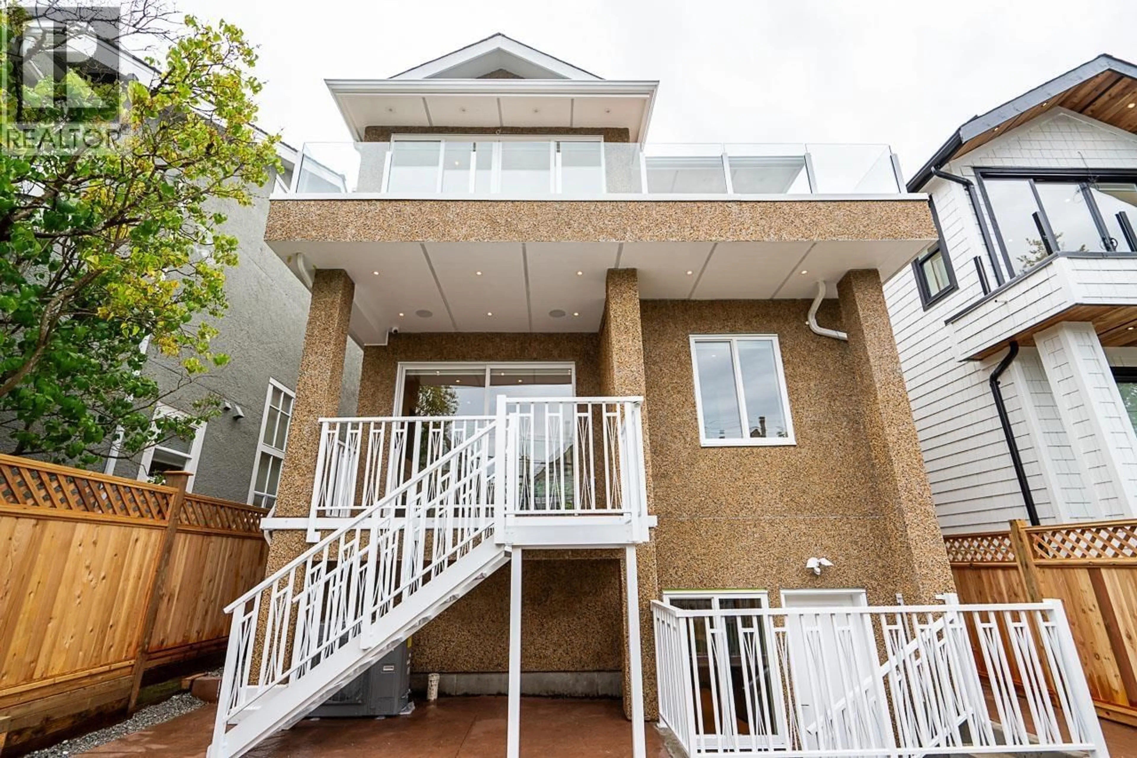 Unknown for 2561 2ND AVENUE, Vancouver British Columbia V6K1J7