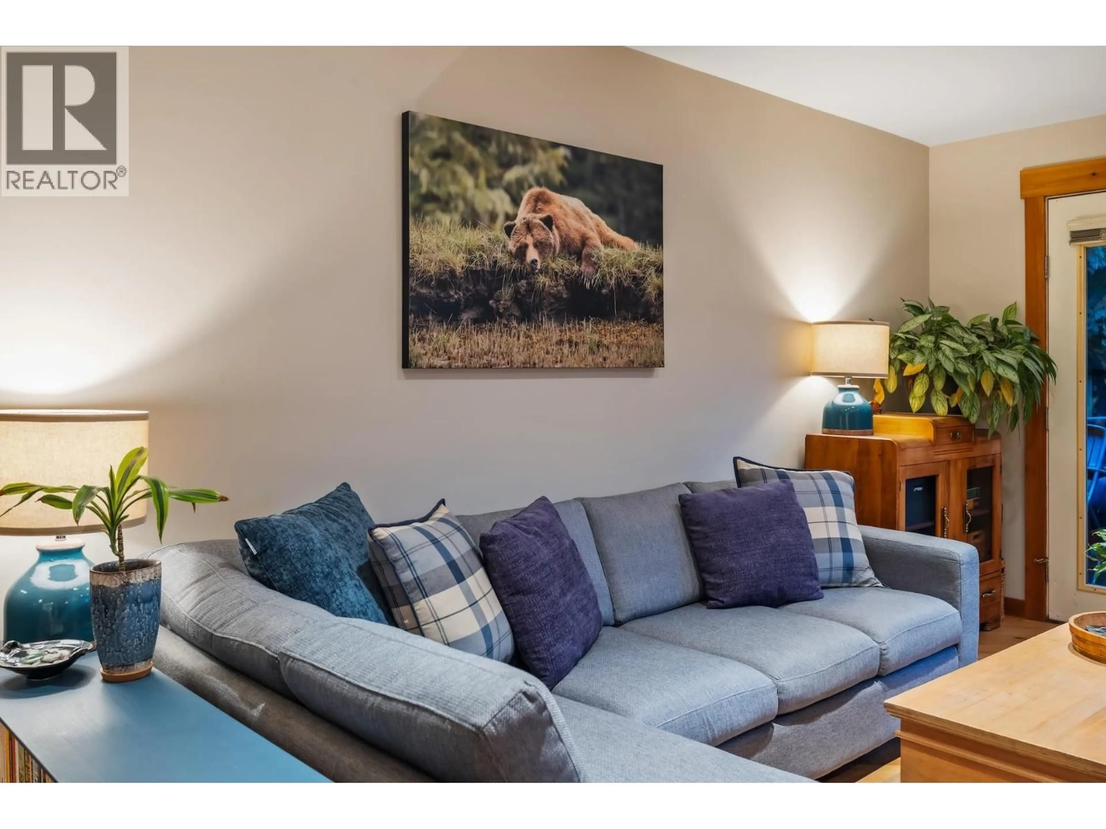 Living room with furniture, unknown for 3 - 4725 SPEARHEAD DRIVE, Whistler British Columbia V8E0A3