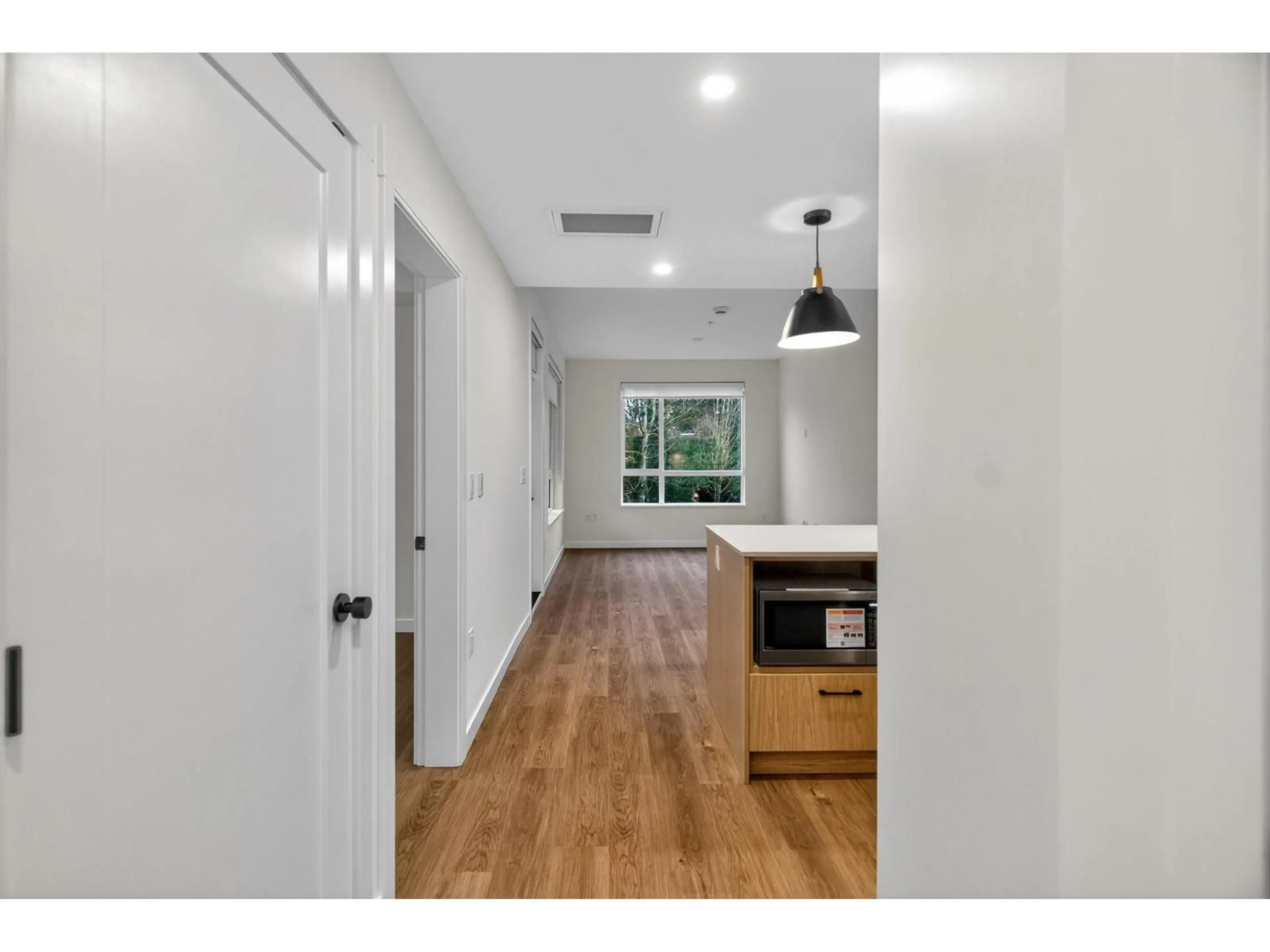 Indoor entryway for 210 - 27249 ALDERGROVE TOWN CENTRE DRIVE, Langley British Columbia V4W0E6