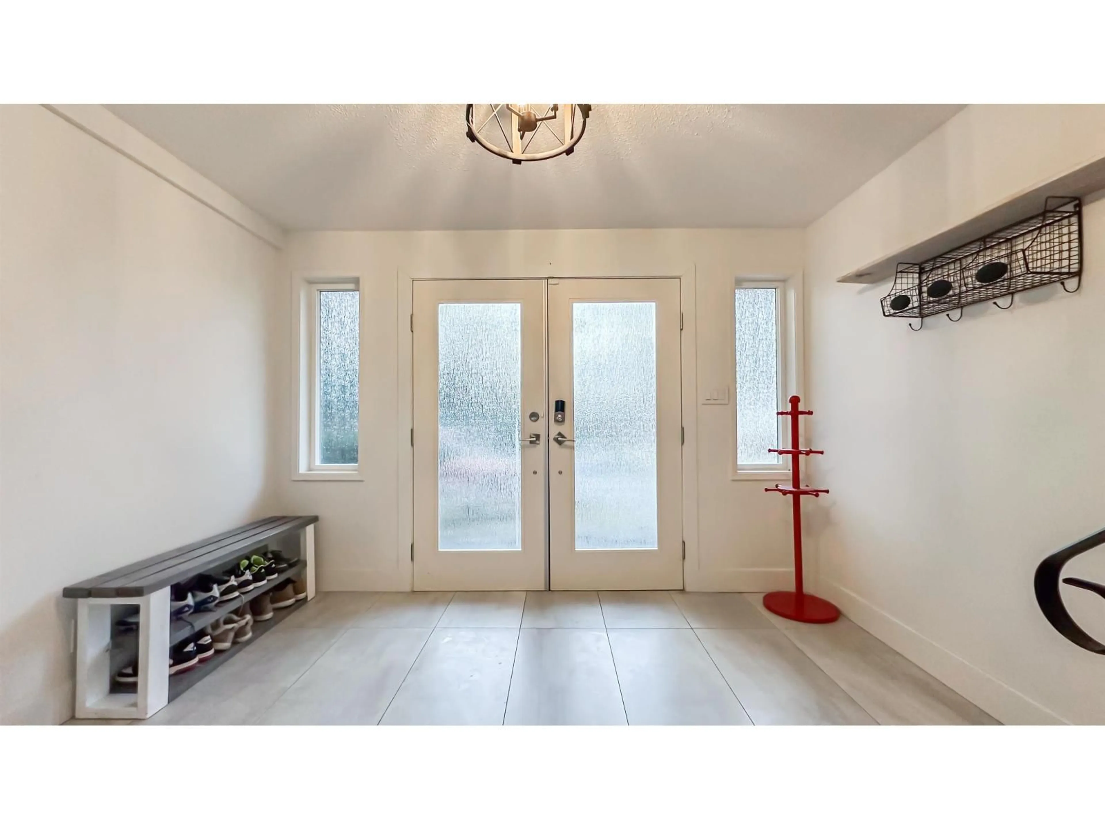 Indoor entryway for 8594 SUNBURY PLACE, Delta British Columbia V4C3Y7