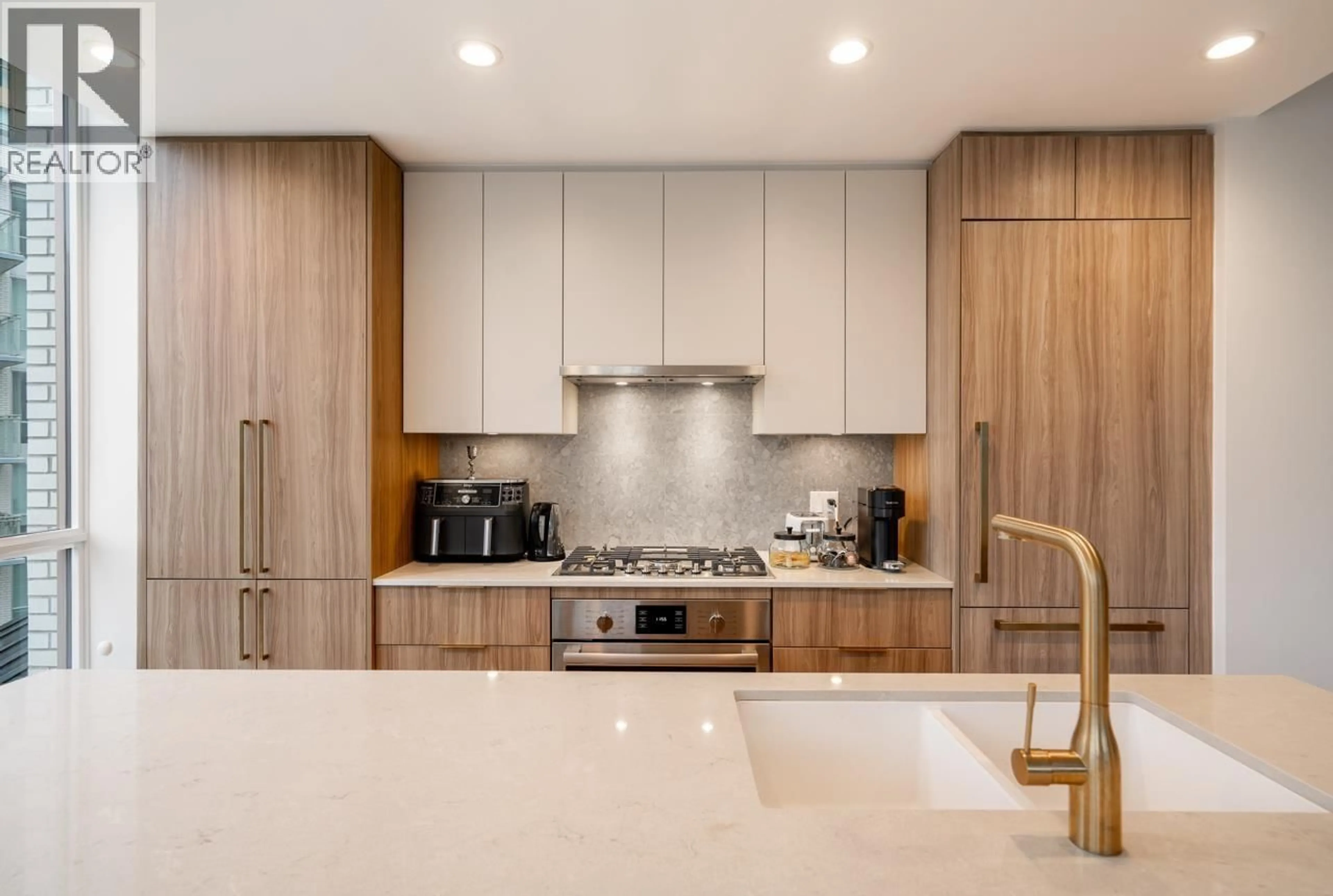 Contemporary kitchen, unknown for 303 - 2375 EMERY COURT, North Vancouver British Columbia V7J0E8