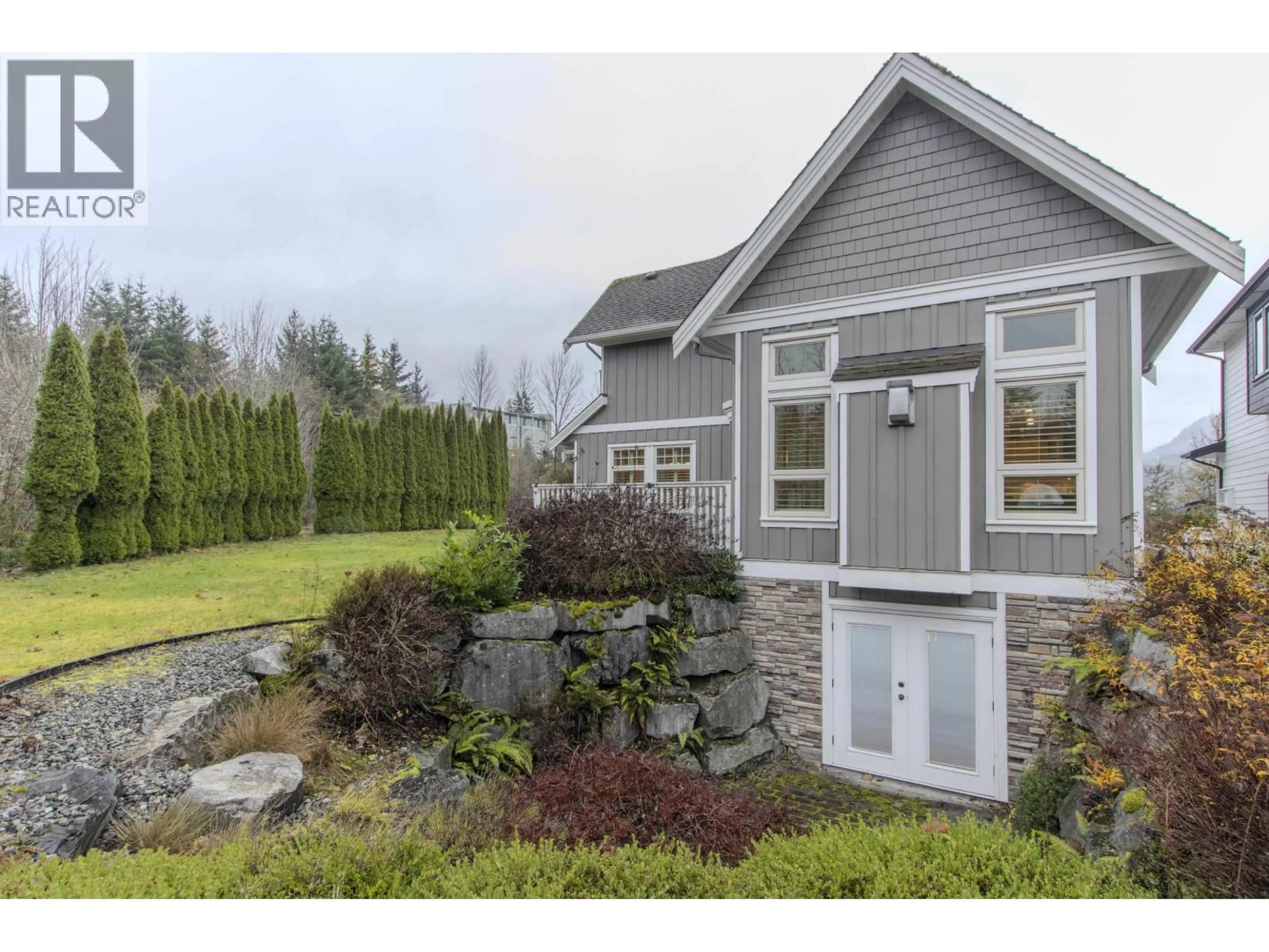 Home with vinyl exterior material, unknown for 40899 THE CRESCENT, Squamish British Columbia V8B0P8