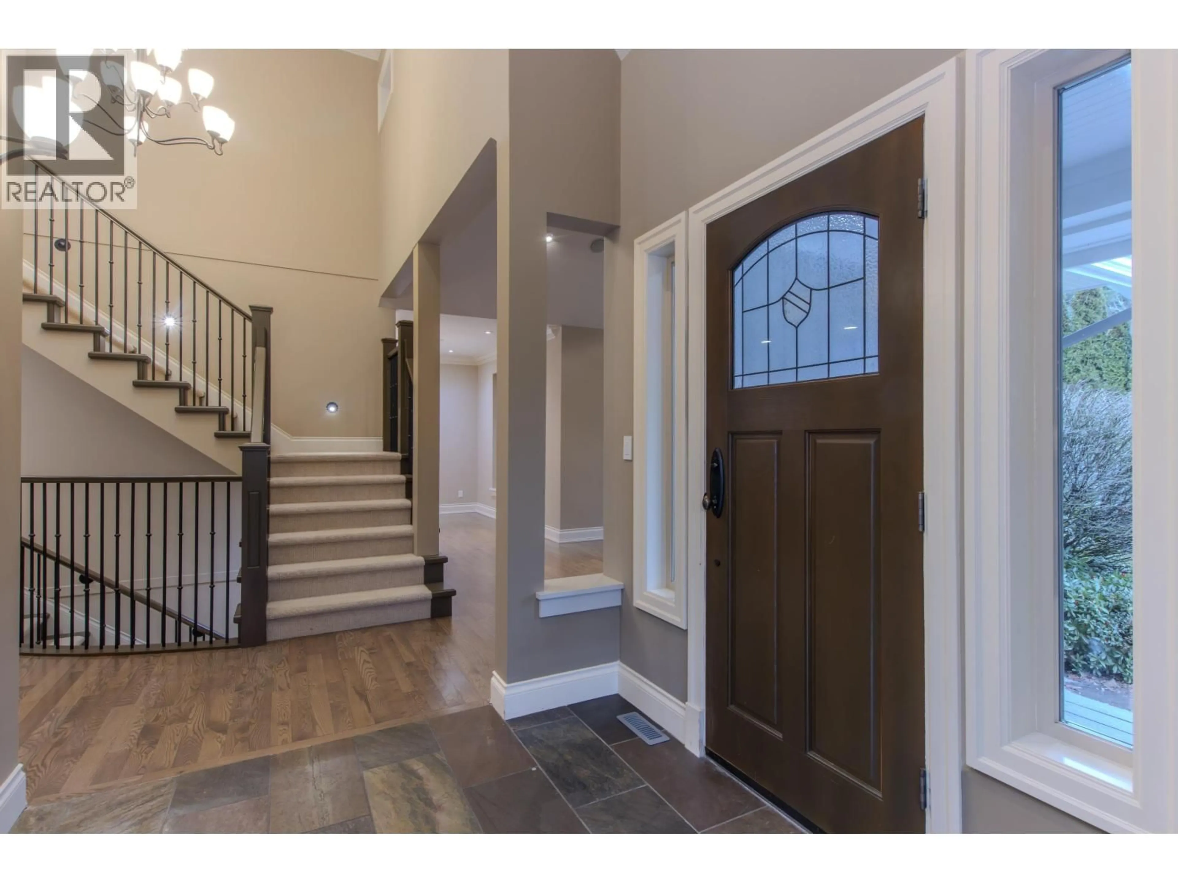 Indoor entryway for 40899 THE CRESCENT, Squamish British Columbia V8B0P8