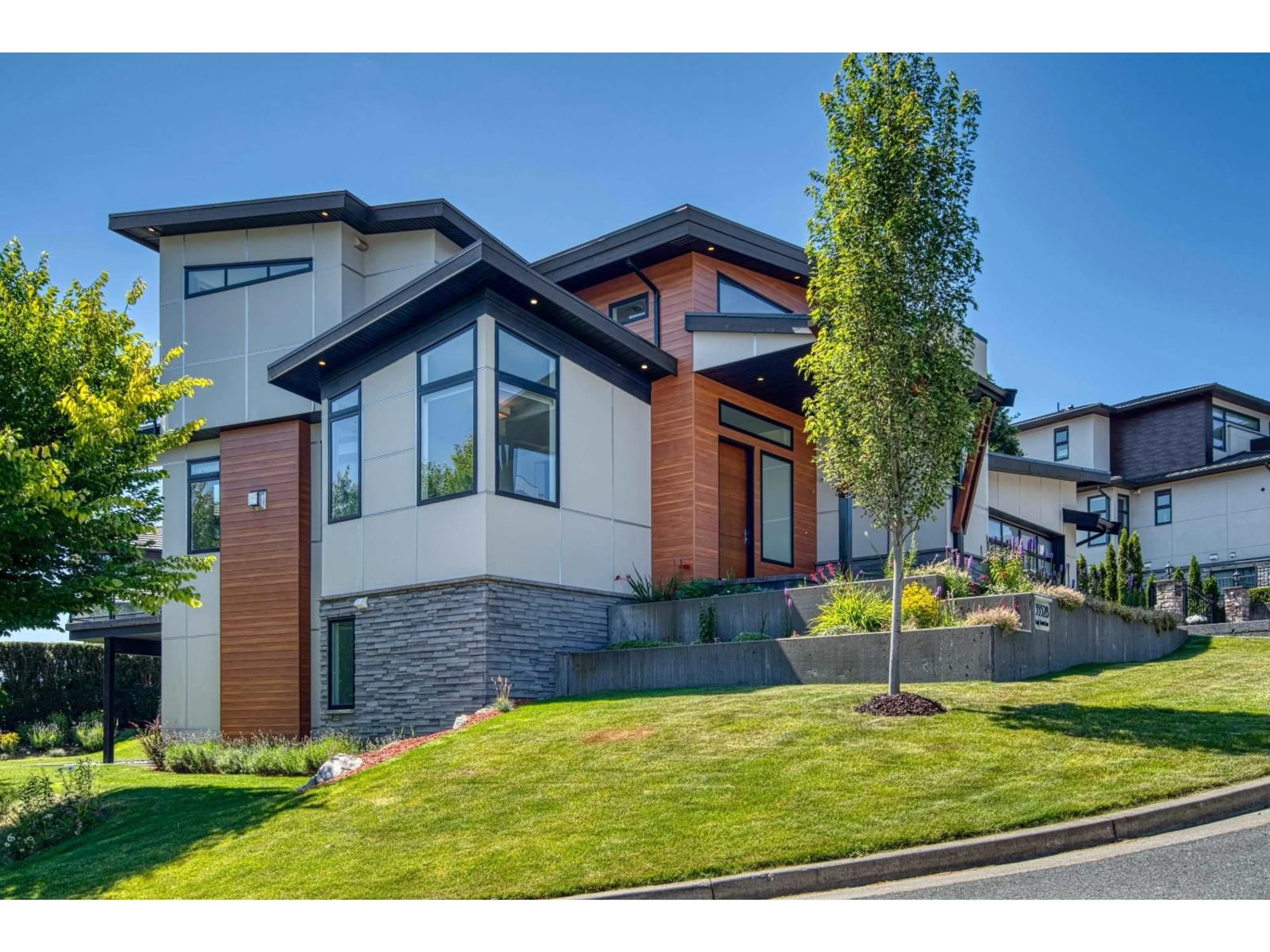 Home with brick exterior material, street for 35528 EAGLE SUMMIT DRIVE, Abbotsford British Columbia V3G0C4