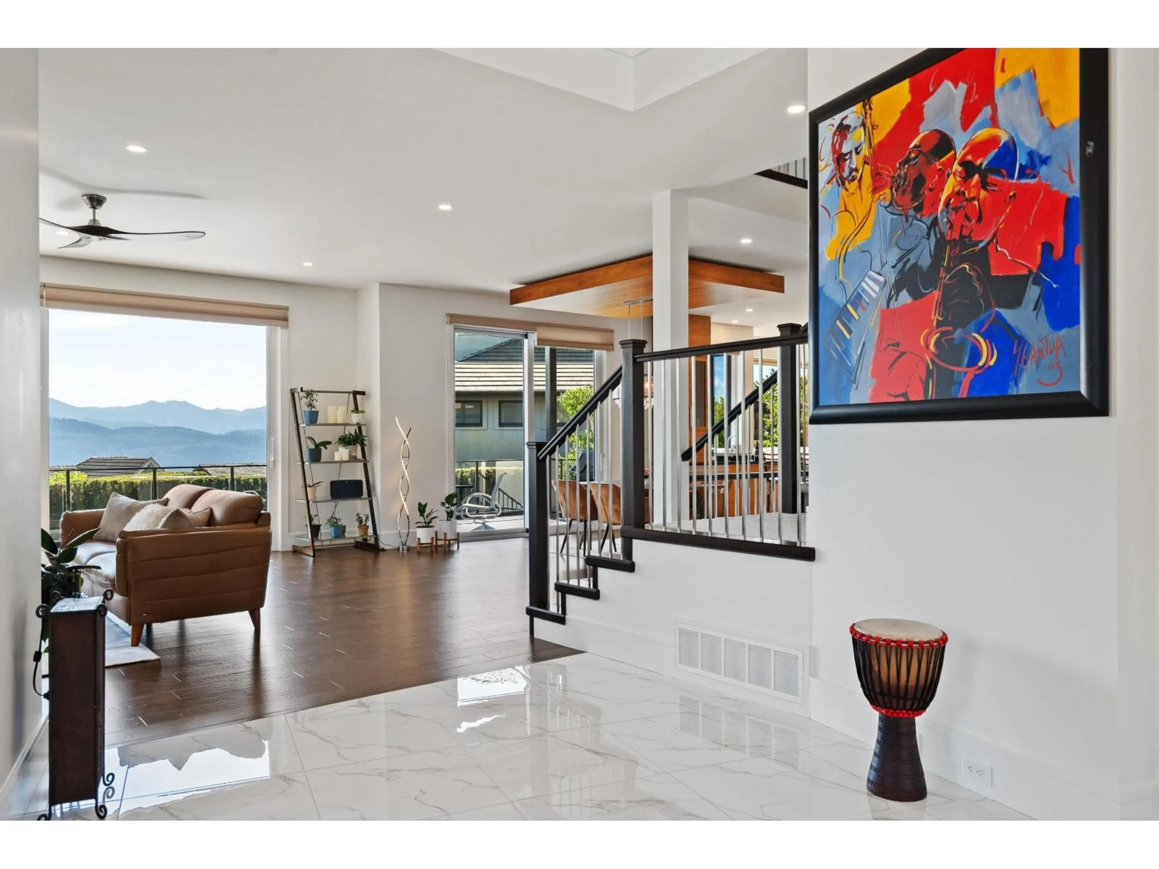 Indoor foyer for 35528 EAGLE SUMMIT DRIVE, Abbotsford British Columbia V3G0C4
