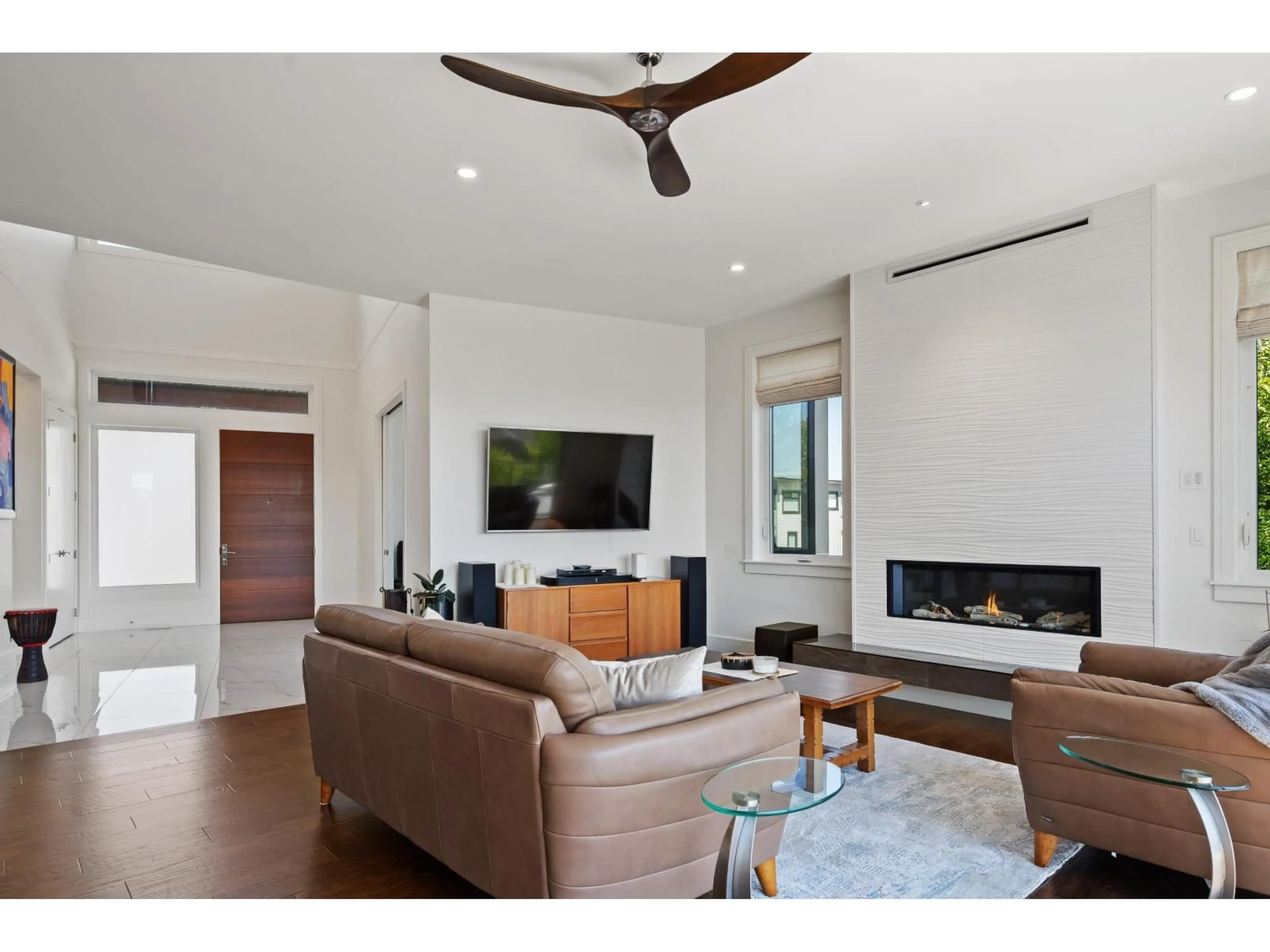 Living room with furniture, unknown for 35528 EAGLE SUMMIT DRIVE, Abbotsford British Columbia V3G0C4