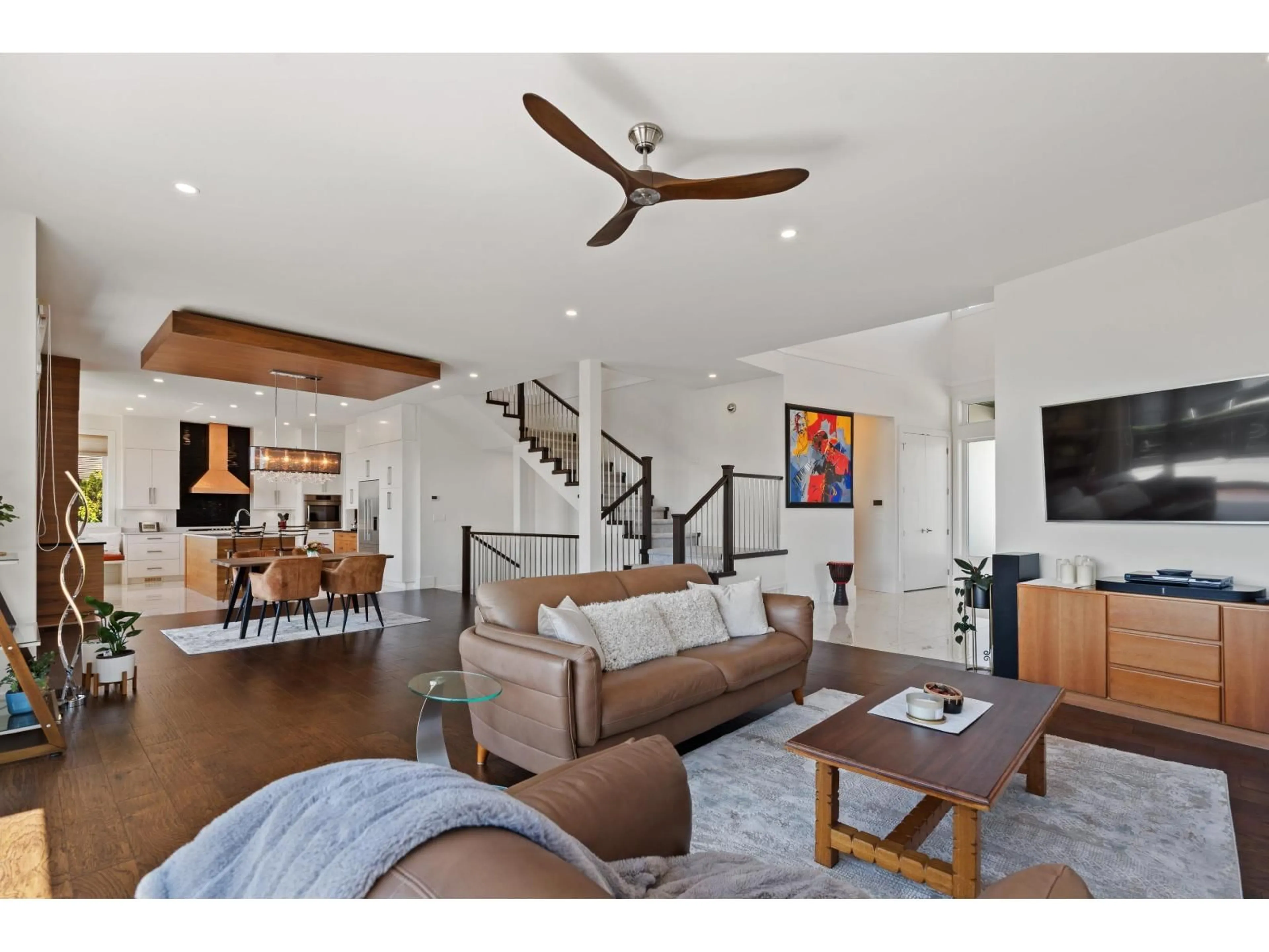 Living room with furniture, unknown for 35528 EAGLE SUMMIT DRIVE, Abbotsford British Columbia V3G0C4