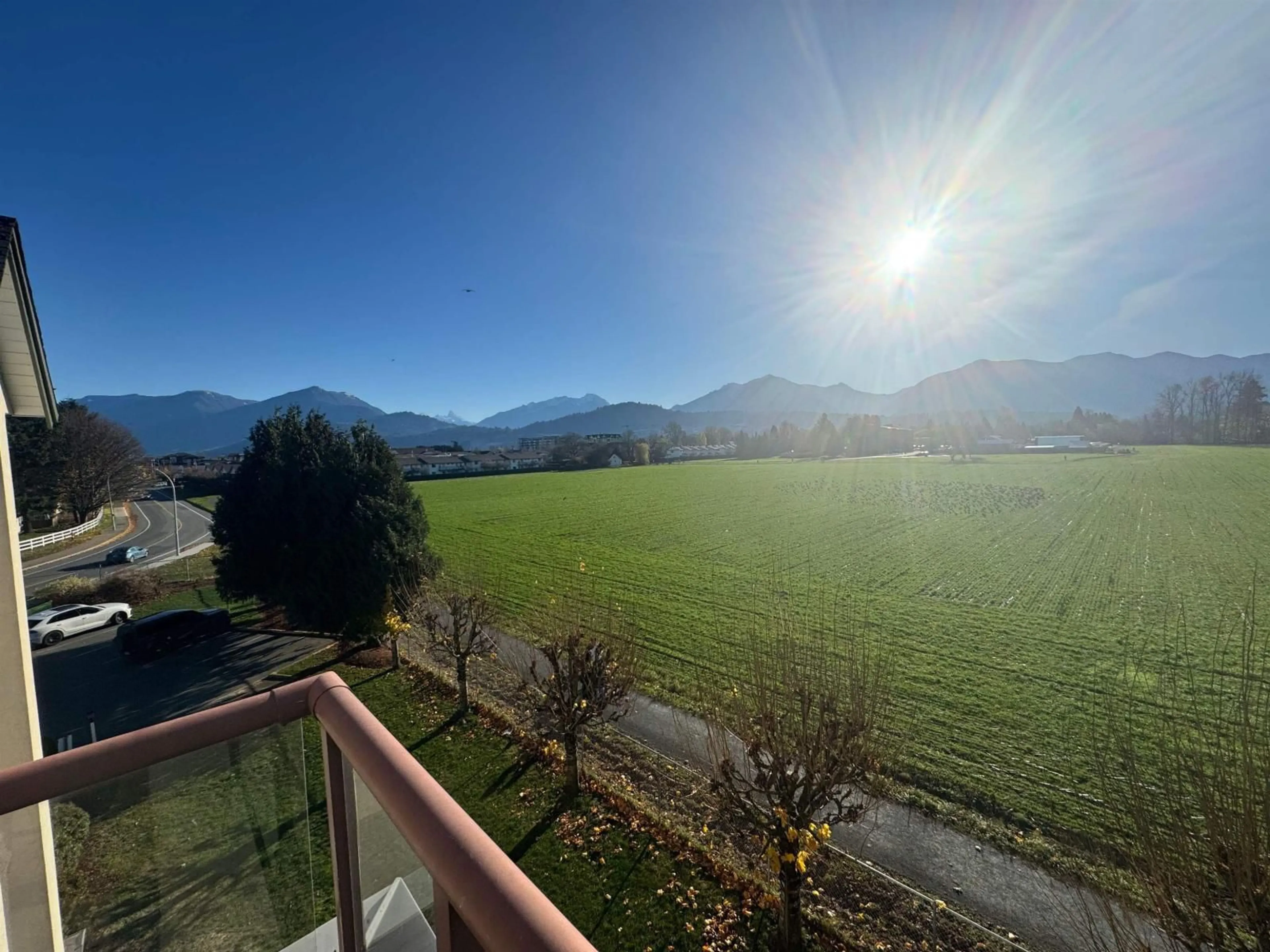 A pic from outside/outdoor area/front of a property/back of a property/a pic from drone, mountain view for 404 - 45520 KNIGHT ROAD, Chilliwack British Columbia V2R3Z2