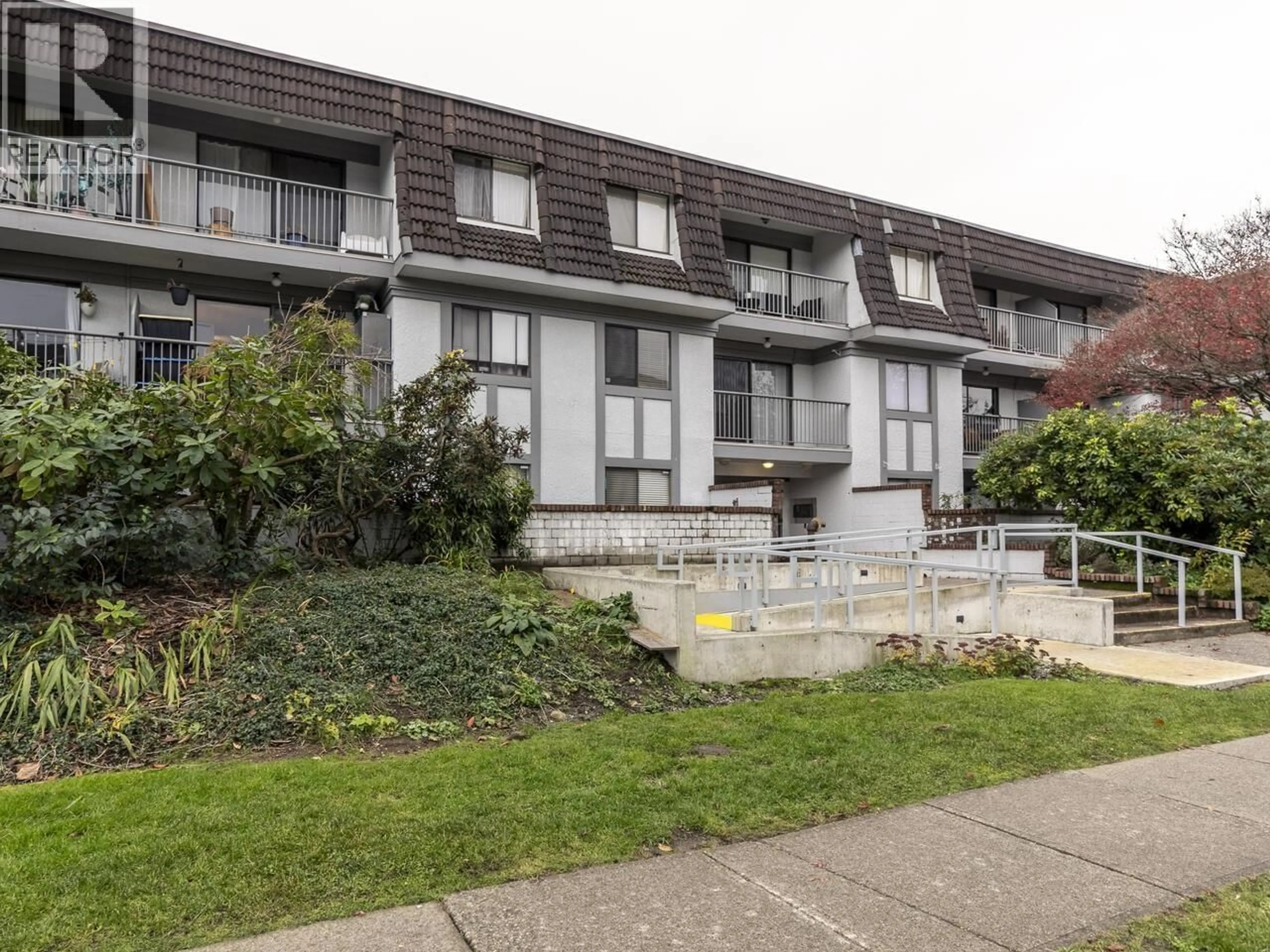 Patio, street for 208 - 275 2ND STREET, North Vancouver British Columbia V7M1C9