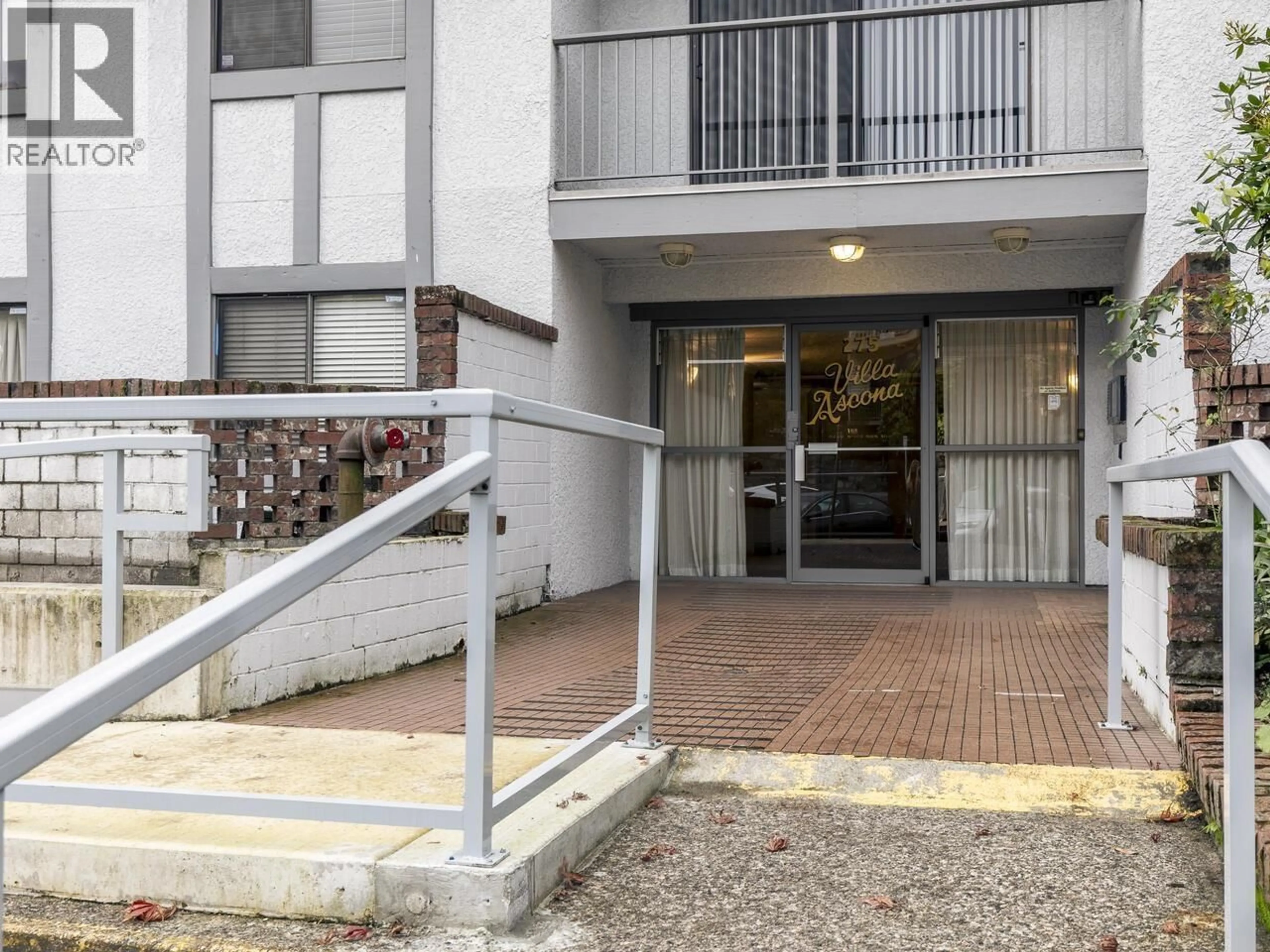 Indoor foyer for 208 - 275 2ND STREET, North Vancouver British Columbia V7M1C9