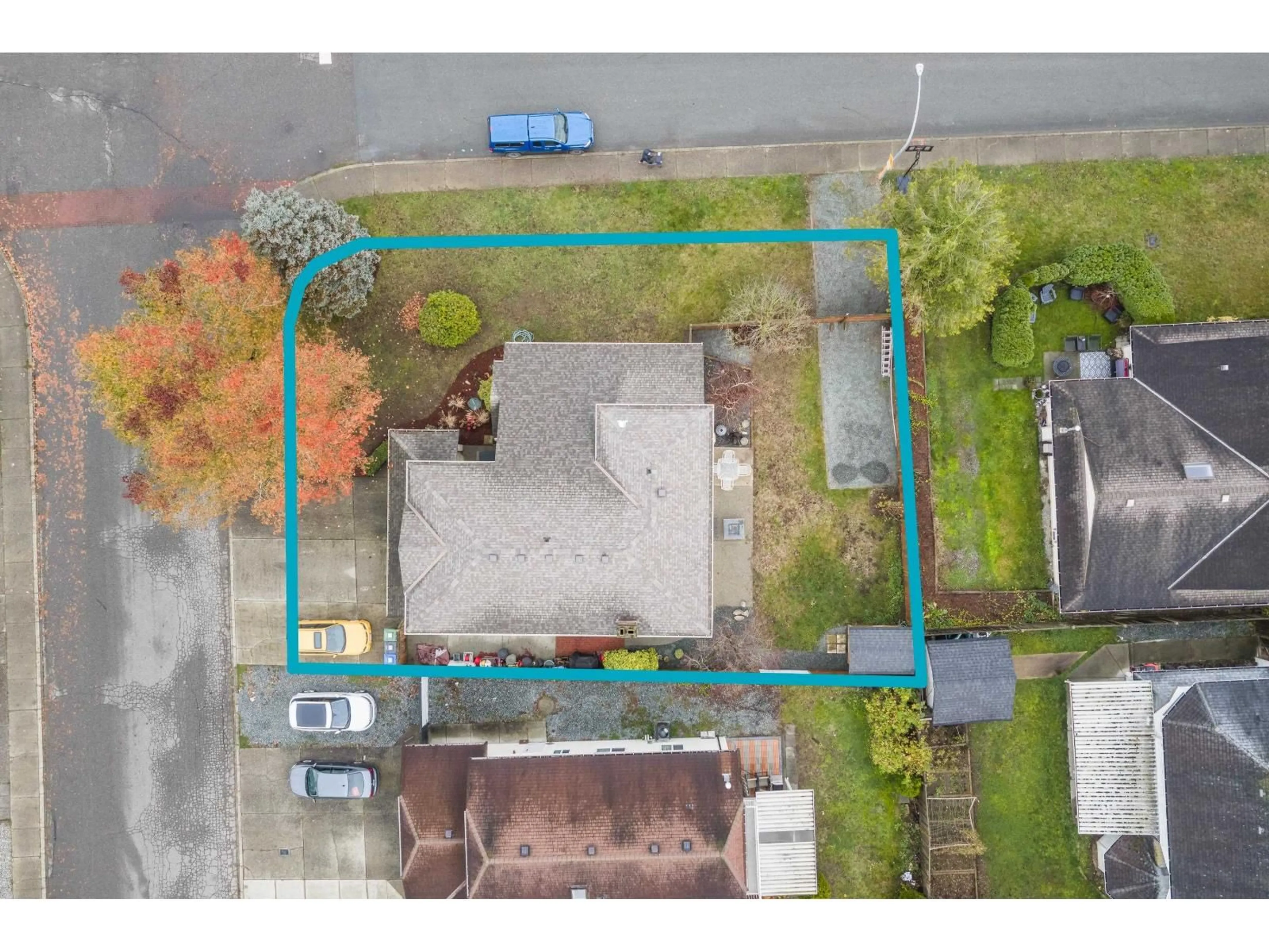 A pic from outside/outdoor area/front of a property/back of a property/a pic from drone, street for 32178 CLINTON AVENUE, Abbotsford British Columbia V2T5B5