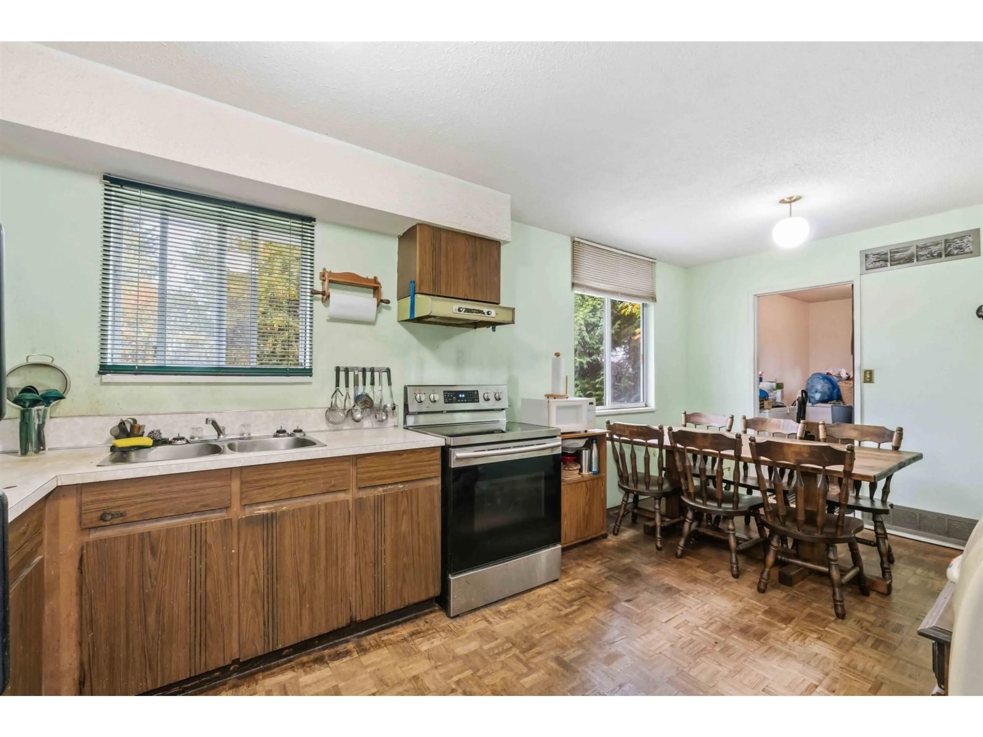 Standard kitchen, unknown for 26541 29 AVENUE, Langley British Columbia V4W3A9