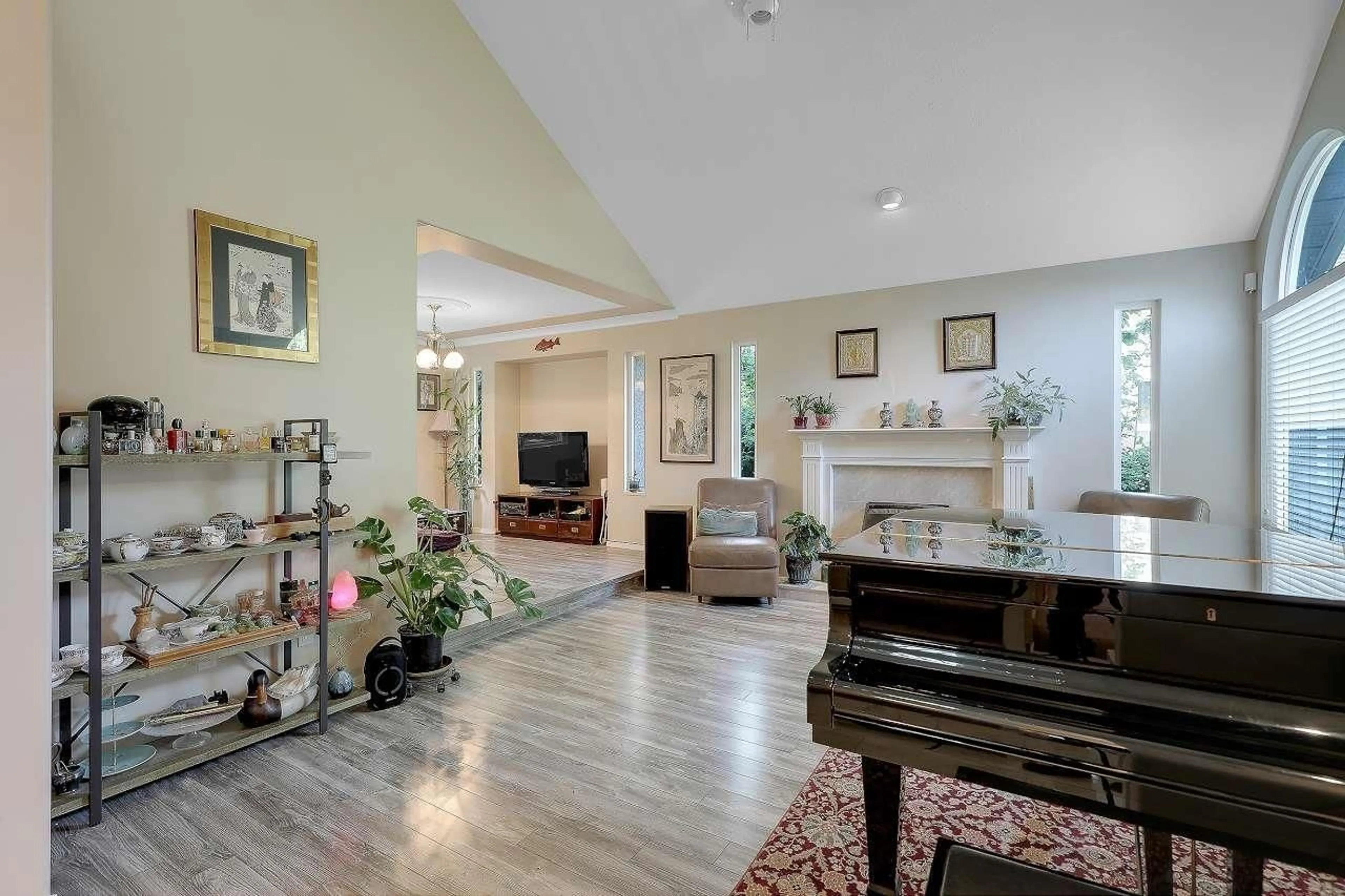 Living room with furniture, unknown for 9465 164 STREET, Surrey British Columbia V4N3C8