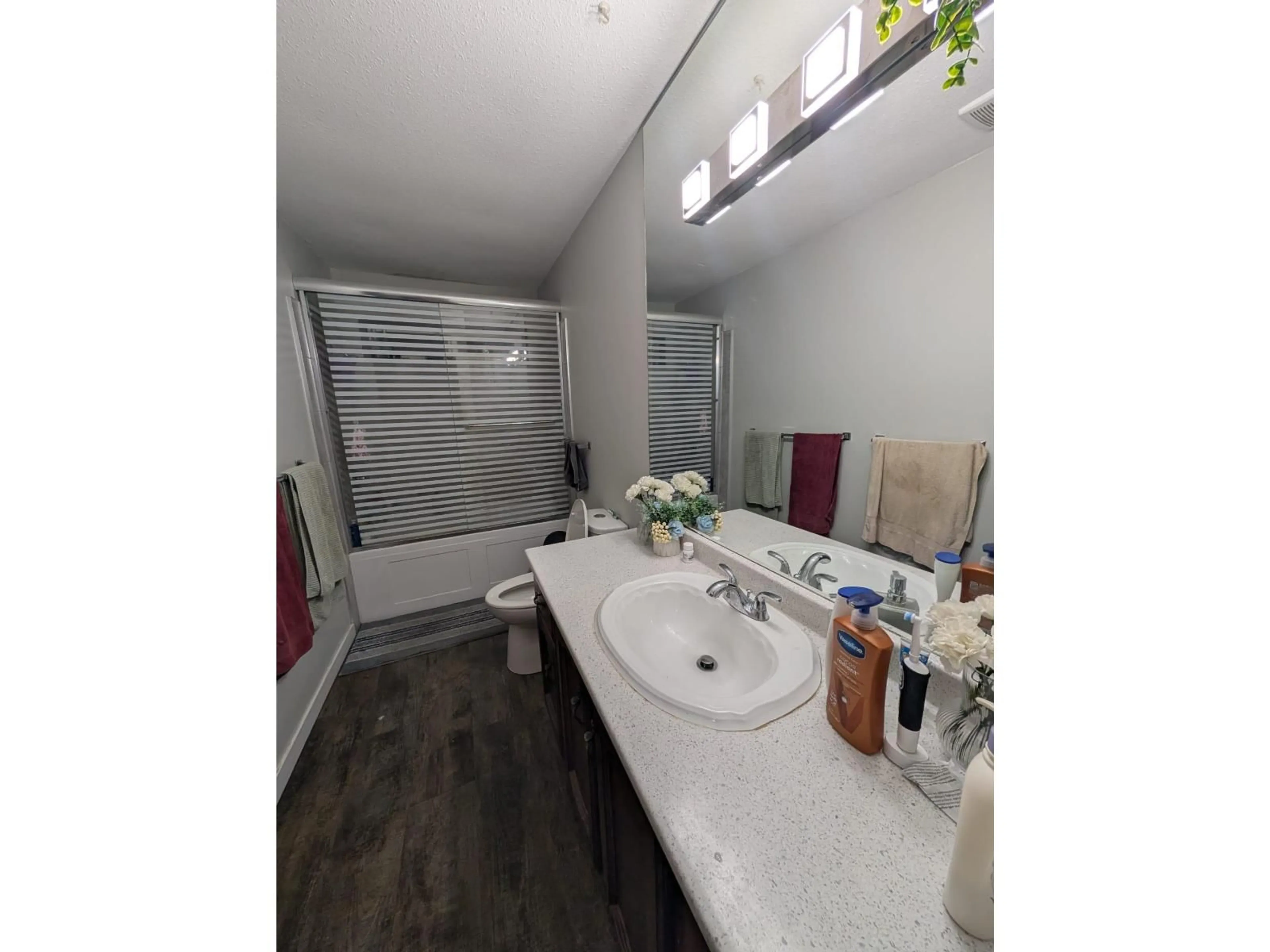 Standard bathroom, unknown for 17176 62 AVENUE, Surrey British Columbia V3S5V6