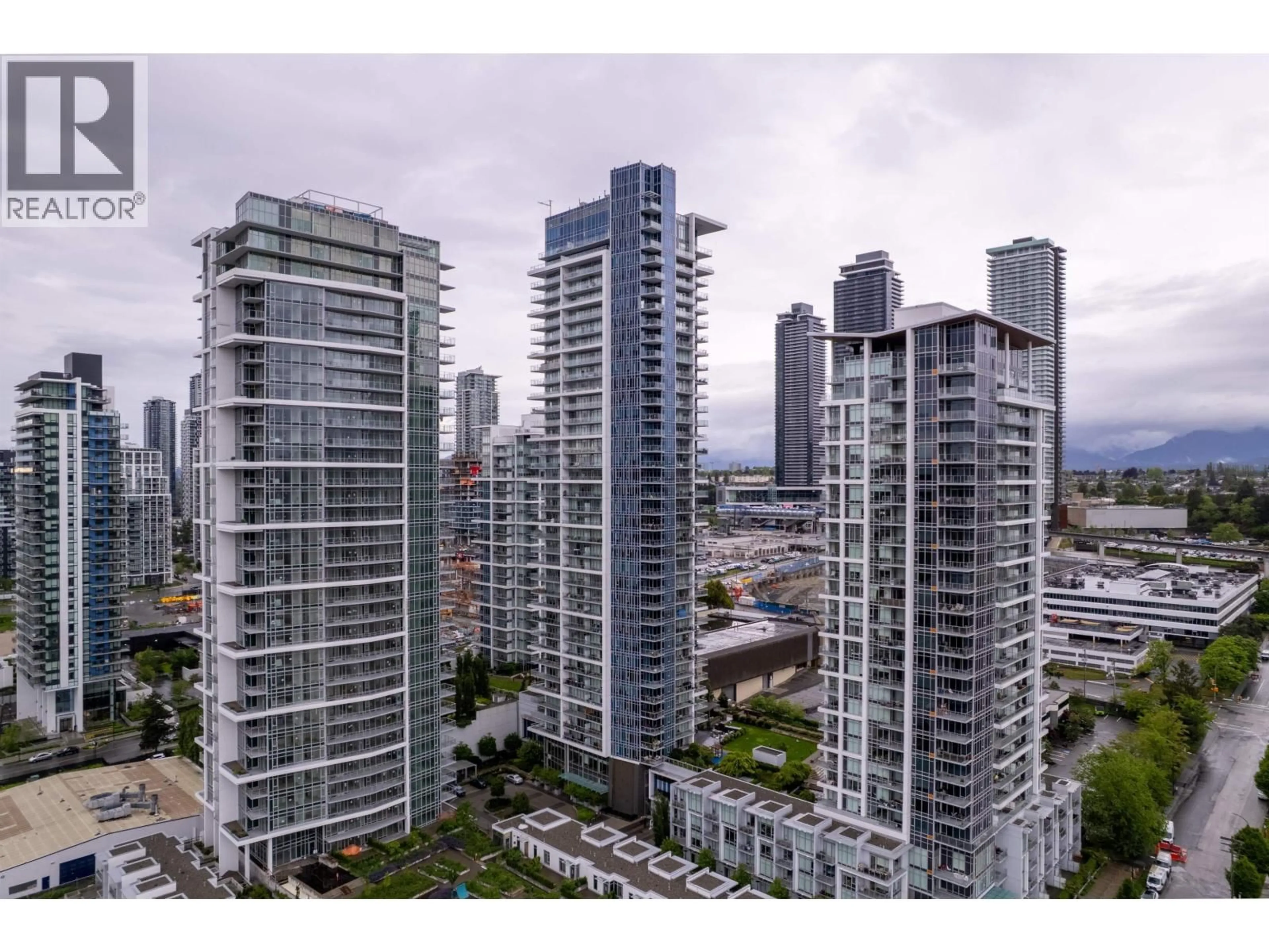 A pic from outside/outdoor area/front of a property/back of a property/a pic from drone, city buildings view from balcony for 2702 - 2311 BETA AVENUE, Burnaby British Columbia V5C0M1