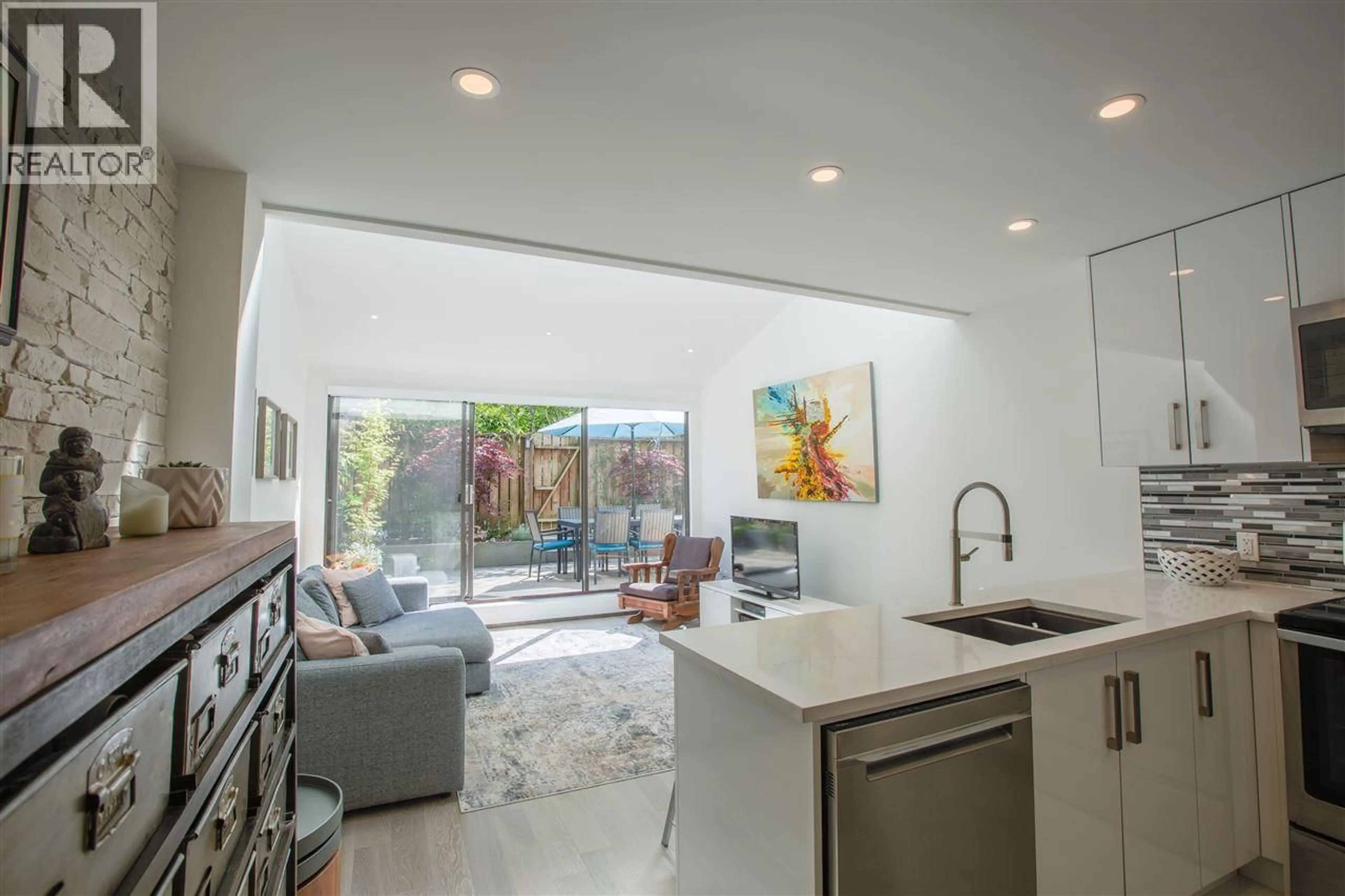 Open concept kitchen, unknown for 106 - 1745 ESQUIMALT AVENUE, West Vancouver British Columbia V7V1R7