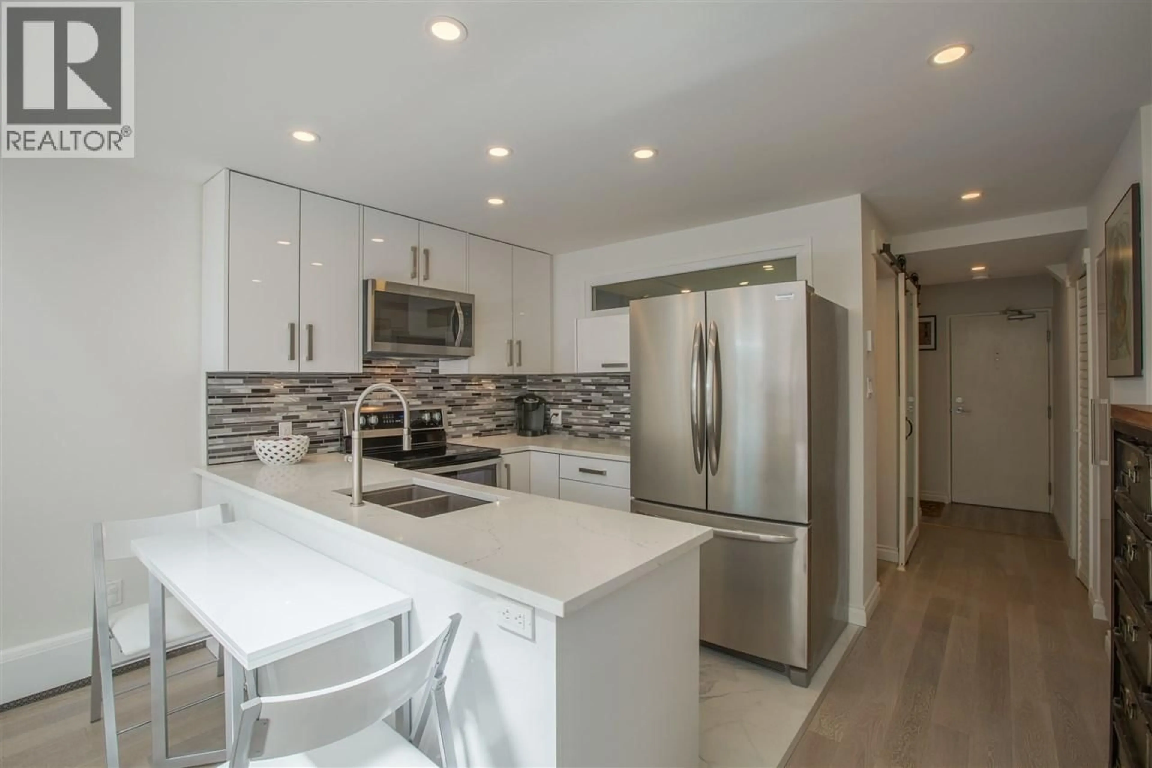 Unknown for 106 - 1745 ESQUIMALT AVENUE, West Vancouver British Columbia V7V1R7