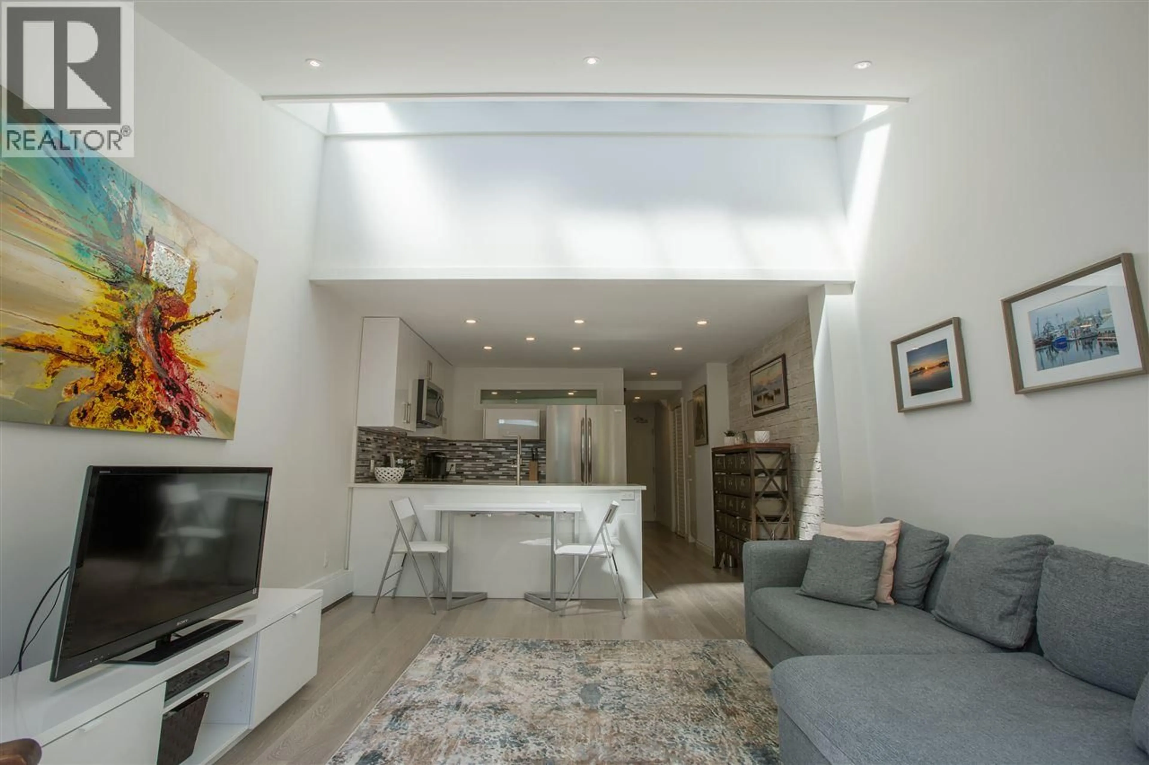 Living room with furniture, unknown for 106 - 1745 ESQUIMALT AVENUE, West Vancouver British Columbia V7V1R7