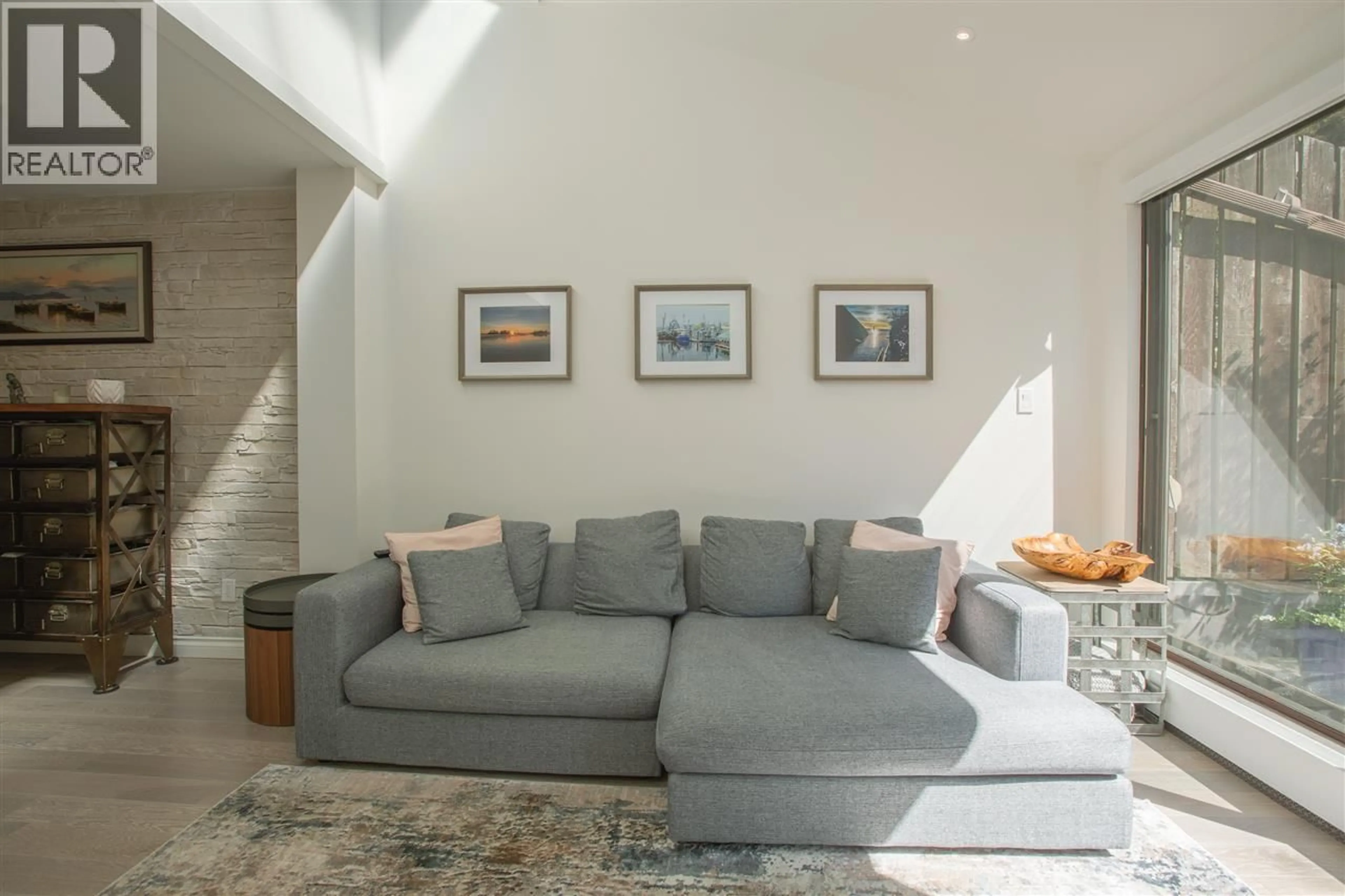 Living room with furniture, unknown for 106 - 1745 ESQUIMALT AVENUE, West Vancouver British Columbia V7V1R7