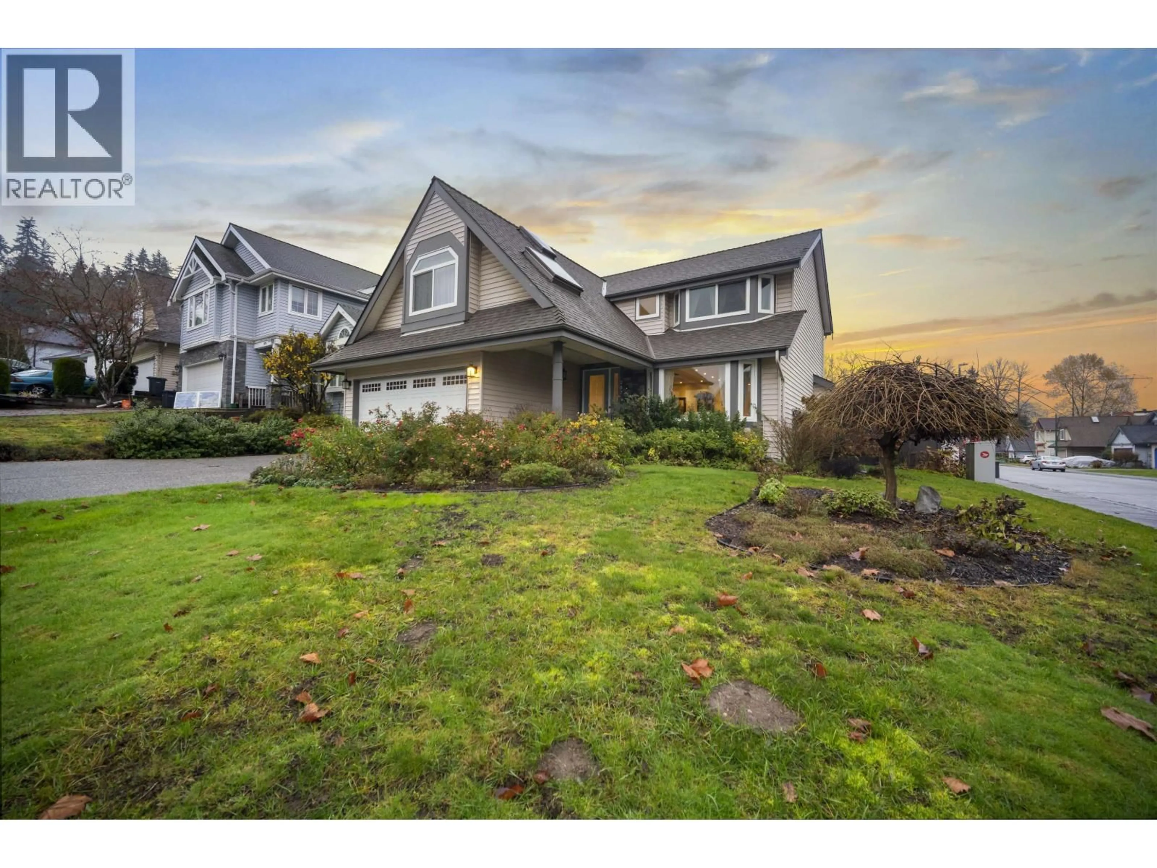 A pic from outside/outdoor area/front of a property/back of a property/a pic from drone, unknown for 287 SANTIAGO STREET, Coquitlam British Columbia V3K6R3