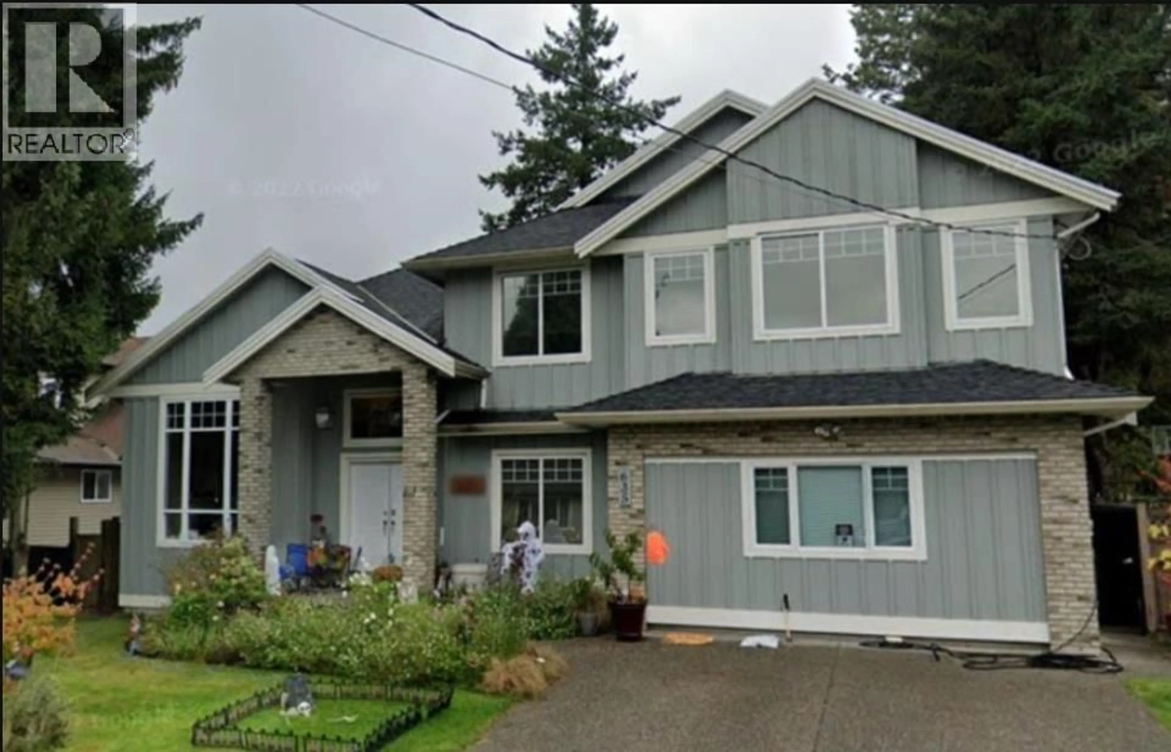 Home with vinyl exterior material, street for 635 HARRISON AVENUE, Coquitlam British Columbia V3J3Z6