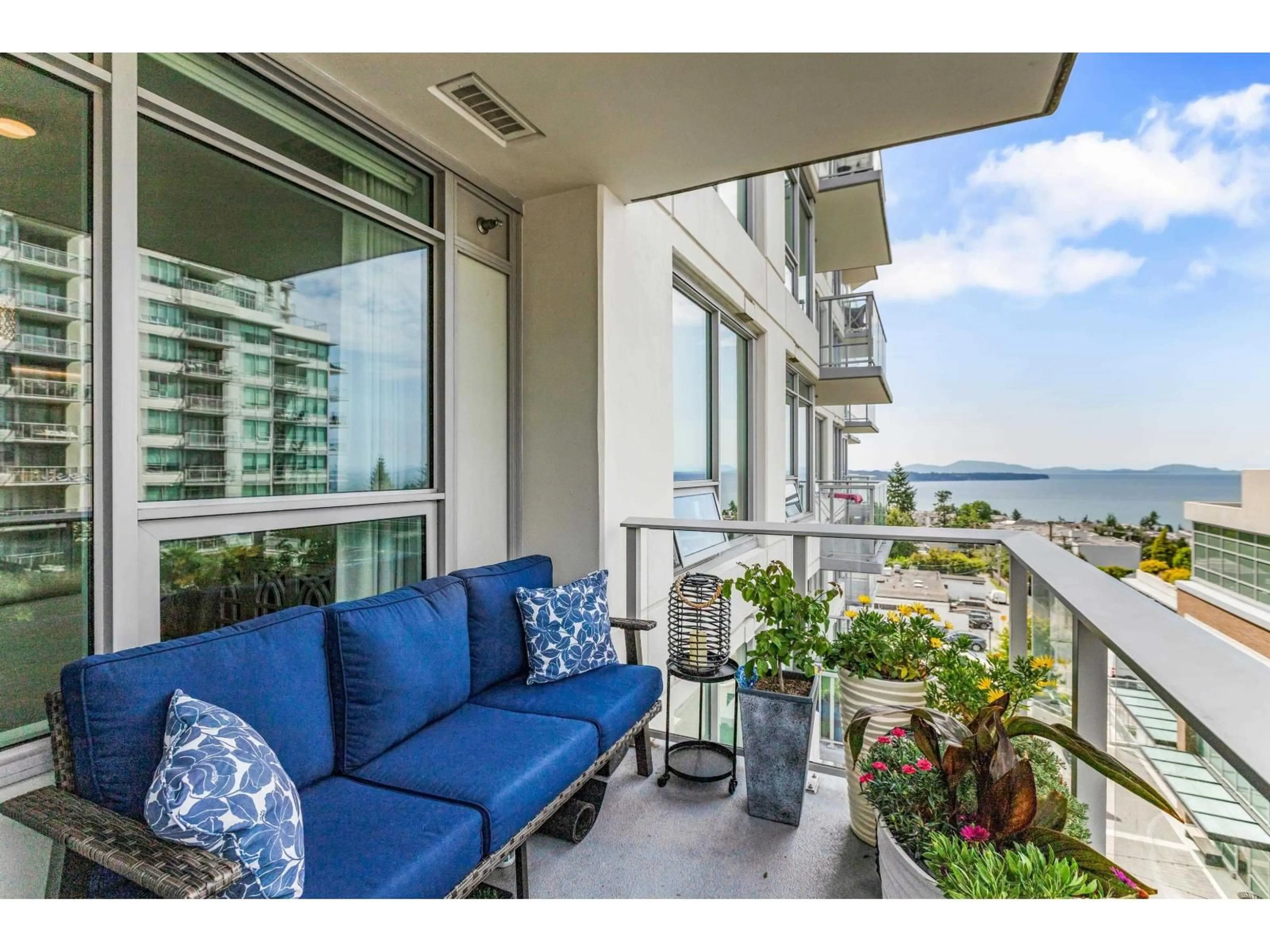 Balcony in the apartment, water/lake/river/ocean view for 601 - 1441 JOHNSTON ROAD, White Rock British Columbia V4B3Z4