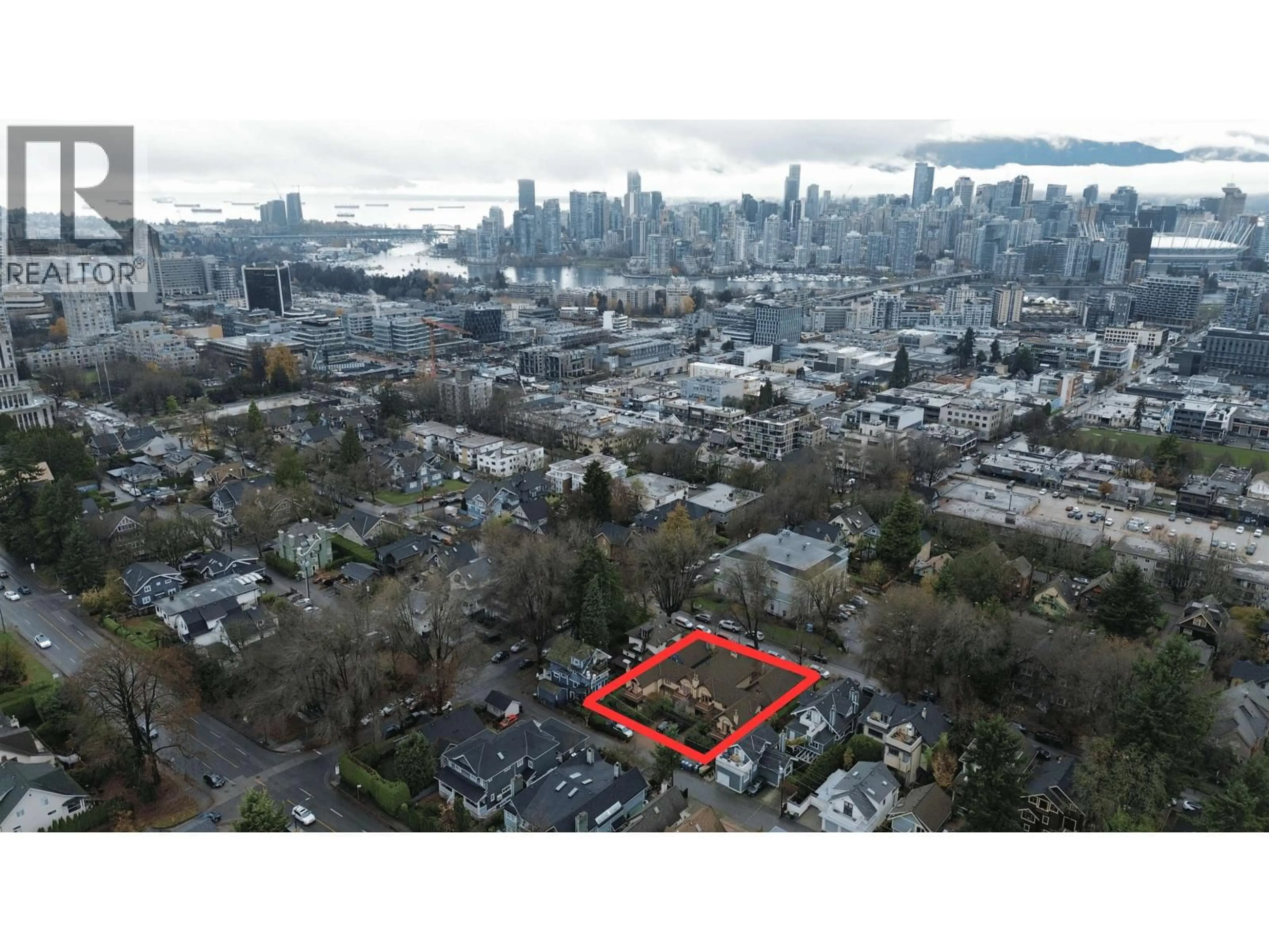 A pic from outside/outdoor area/front of a property/back of a property/a pic from drone, city buildings view from balcony for 154-168 W 11TH AVENUE, Vancouver British Columbia V5Y1S7