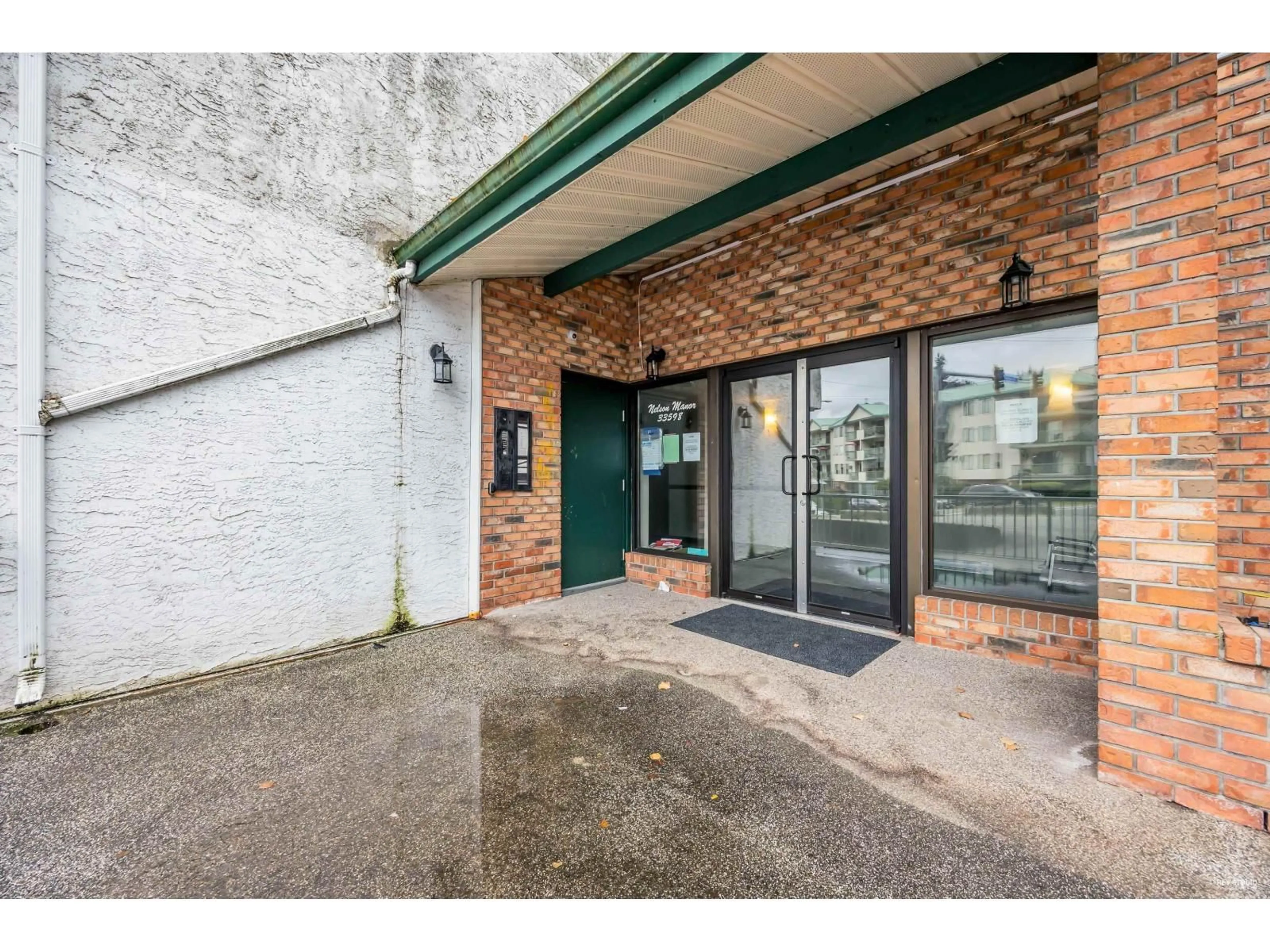 Indoor foyer for 104 - 33598 GEORGE FERGUSON WAY, Abbotsford British Columbia V2S2L8