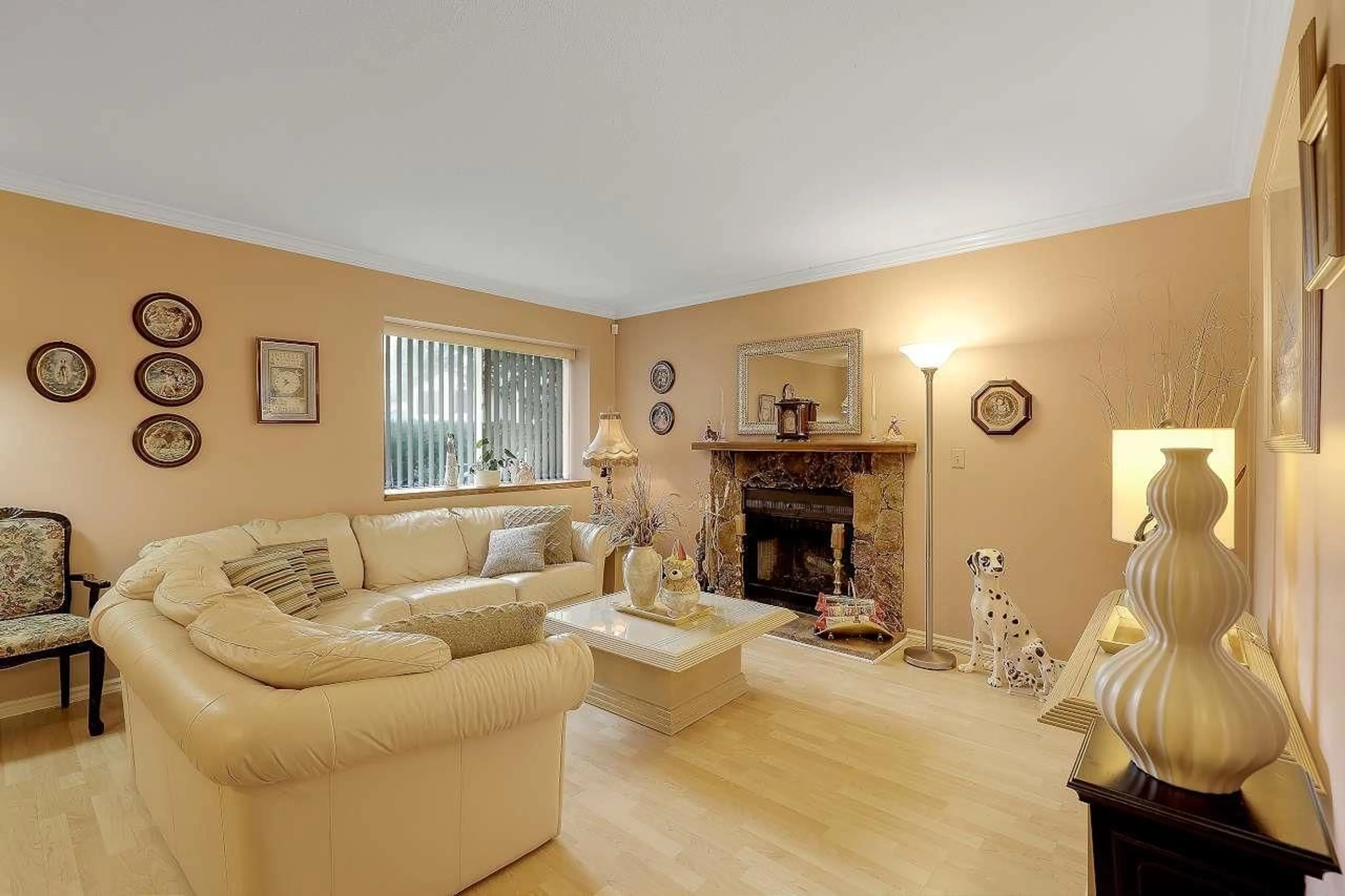 Living room with furniture, unknown for 9415 122B STREET, Surrey British Columbia V3V7M6