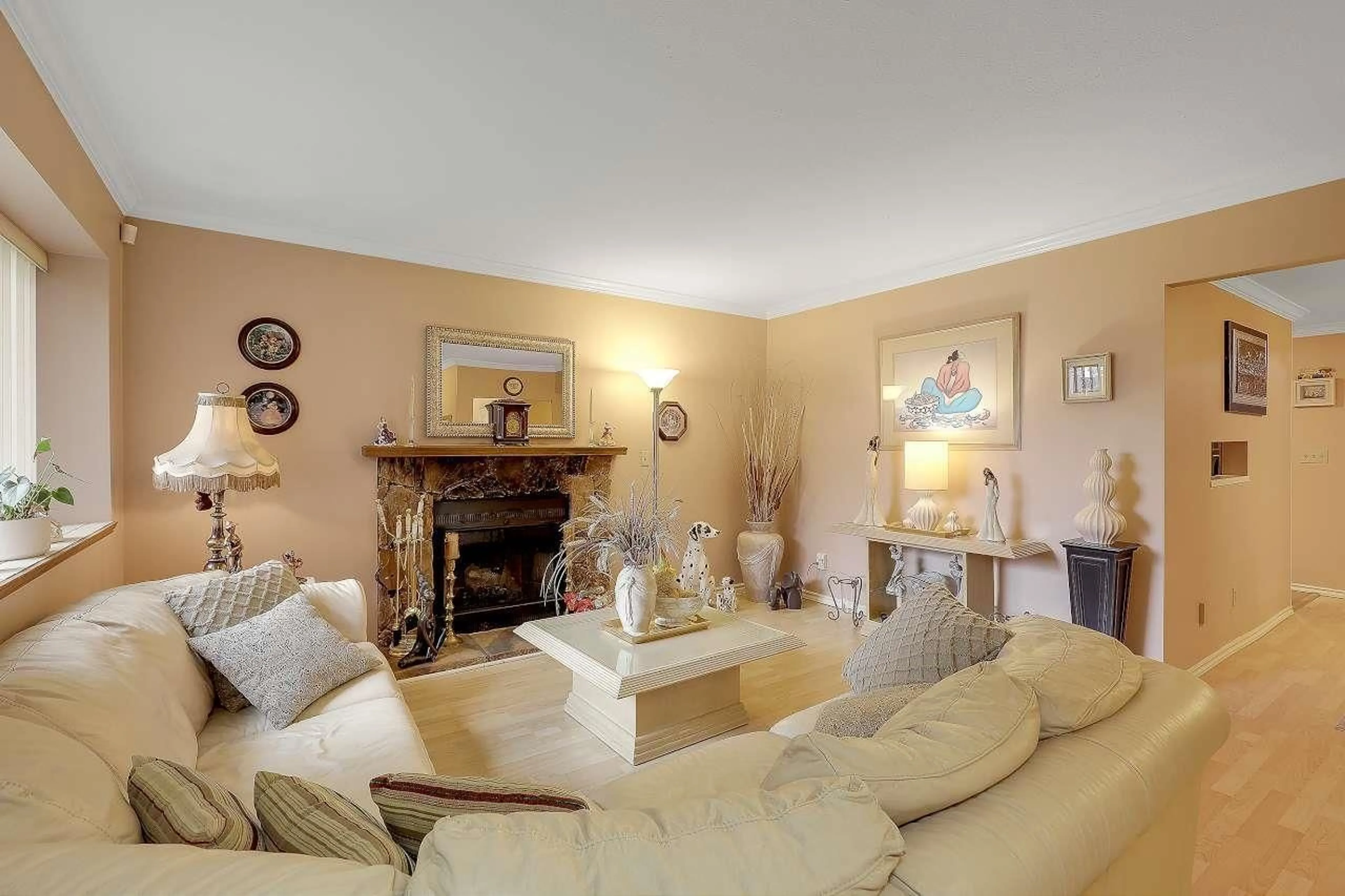 Living room with furniture, unknown for 9415 122B STREET, Surrey British Columbia V3V7M6