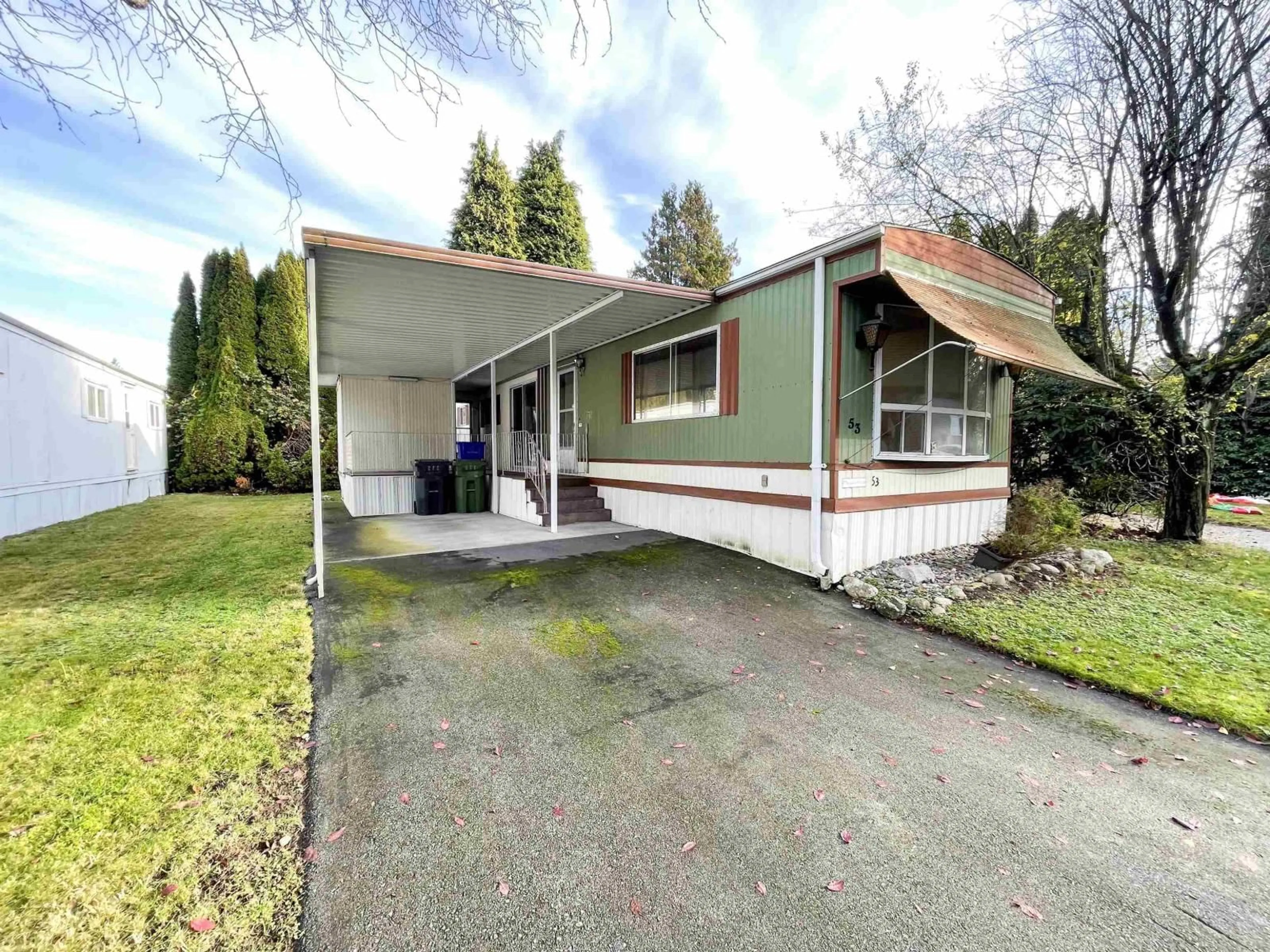 Home with vinyl exterior material, street for 53 - 7790 KING GEORGE BOULEVARD, Surrey British Columbia V3W5Y4