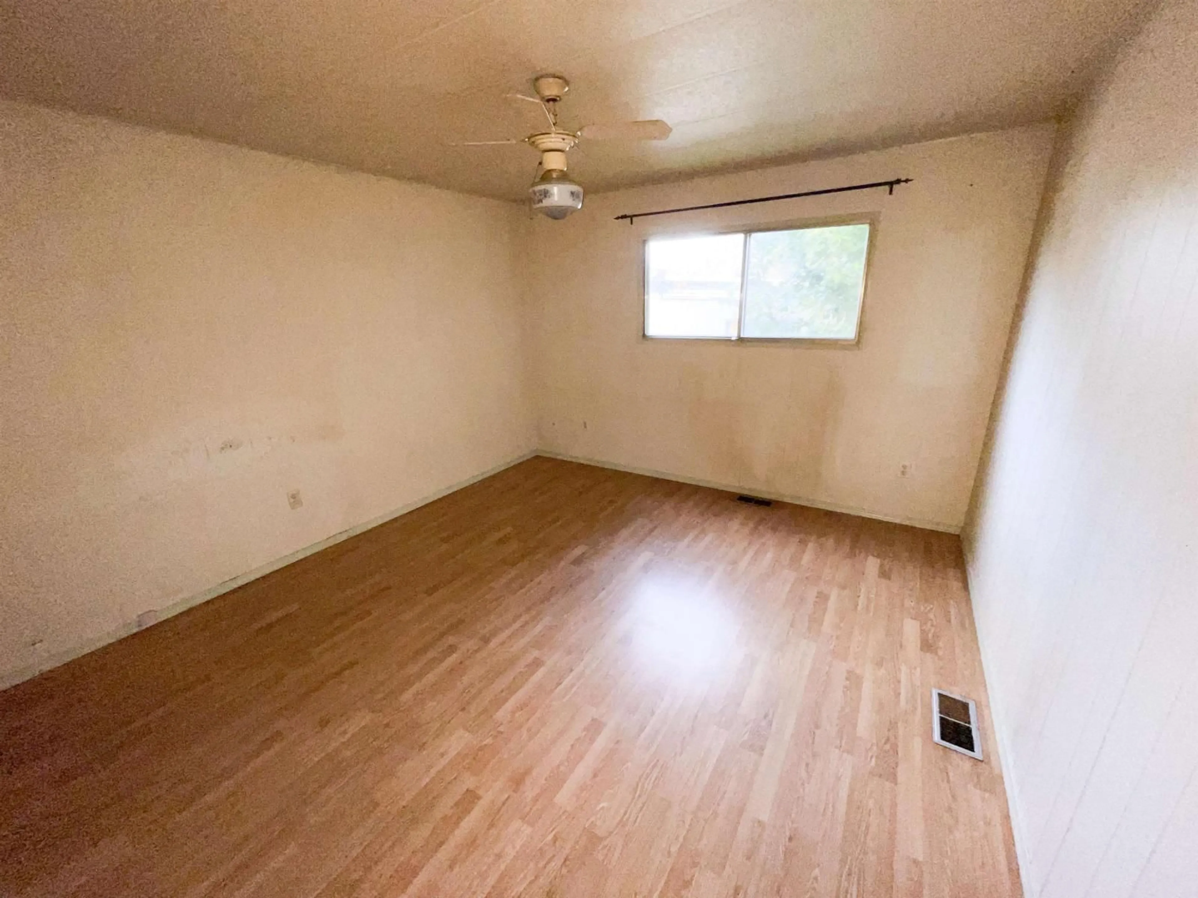 A pic of a room for 53 - 7790 KING GEORGE BOULEVARD, Surrey British Columbia V3W5Y4