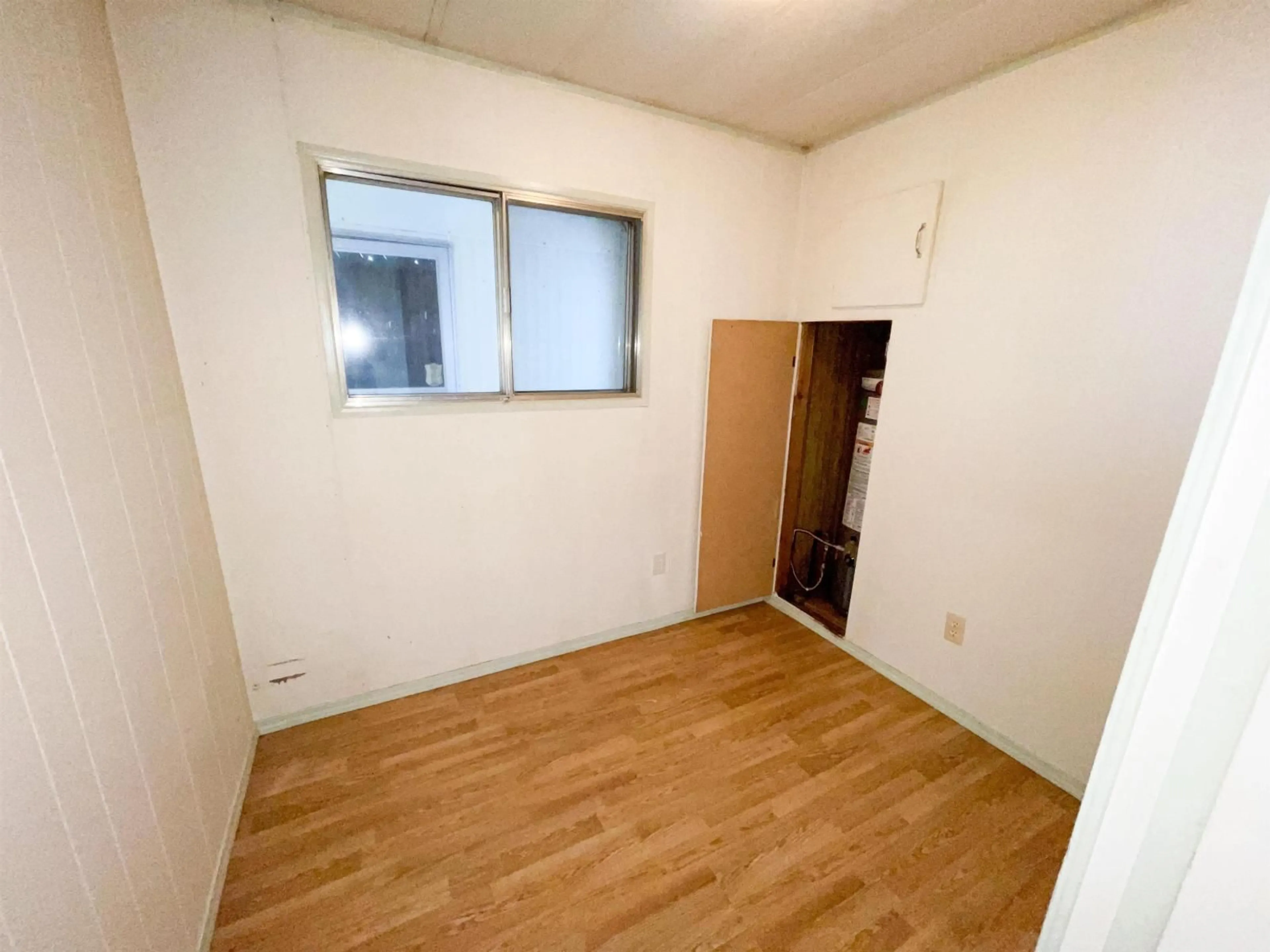 A pic of a room for 53 - 7790 KING GEORGE BOULEVARD, Surrey British Columbia V3W5Y4