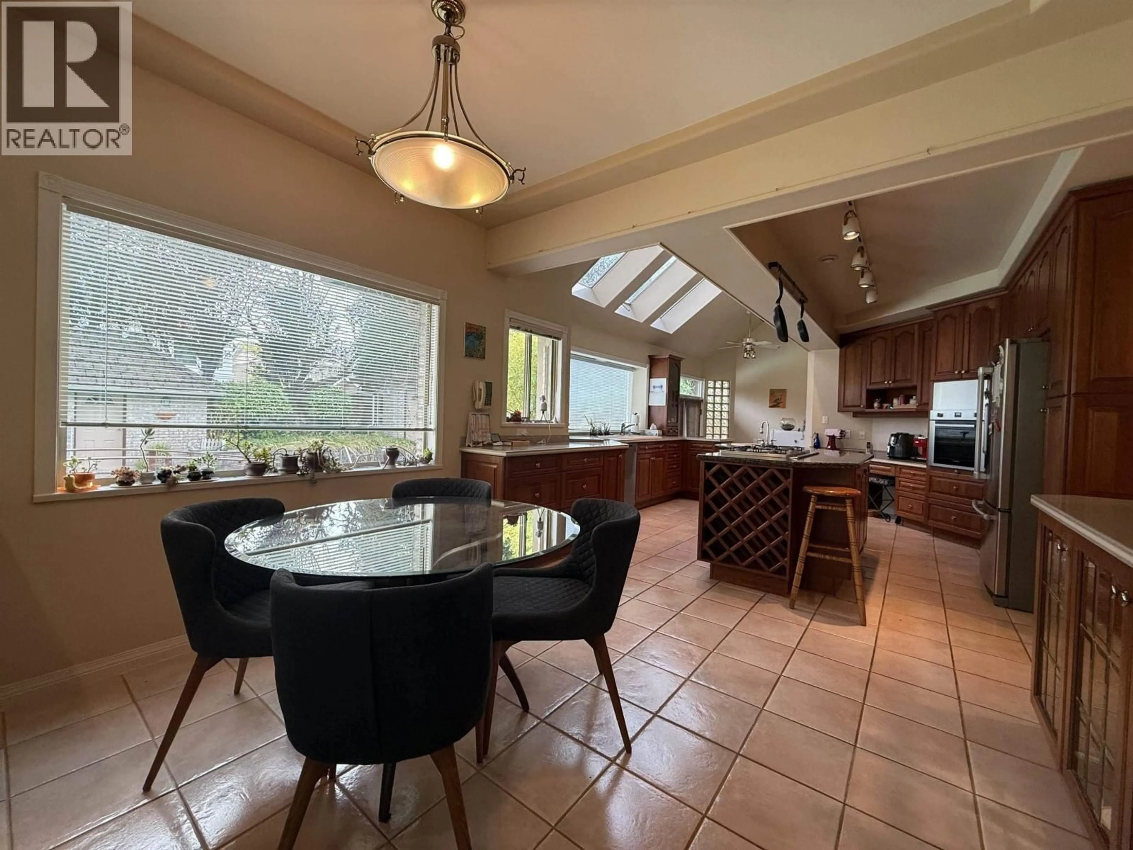 Open concept kitchen, ceramic/tile floor for 1136 SMITH AVENUE, Coquitlam British Columbia V3J2X8