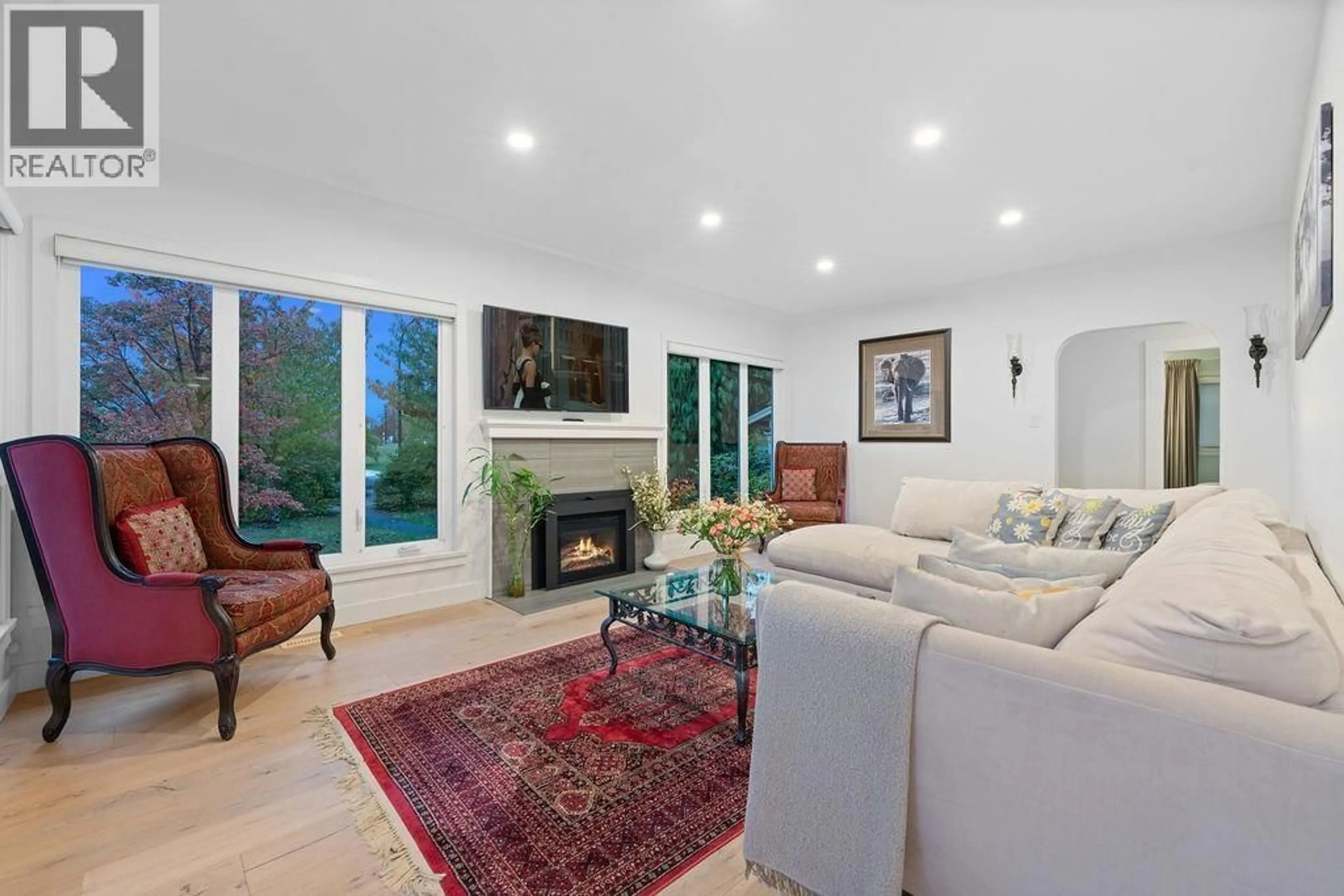 Living room with furniture, unknown for 1436 GRAND BOULEVARD, North Vancouver British Columbia V7L3X7