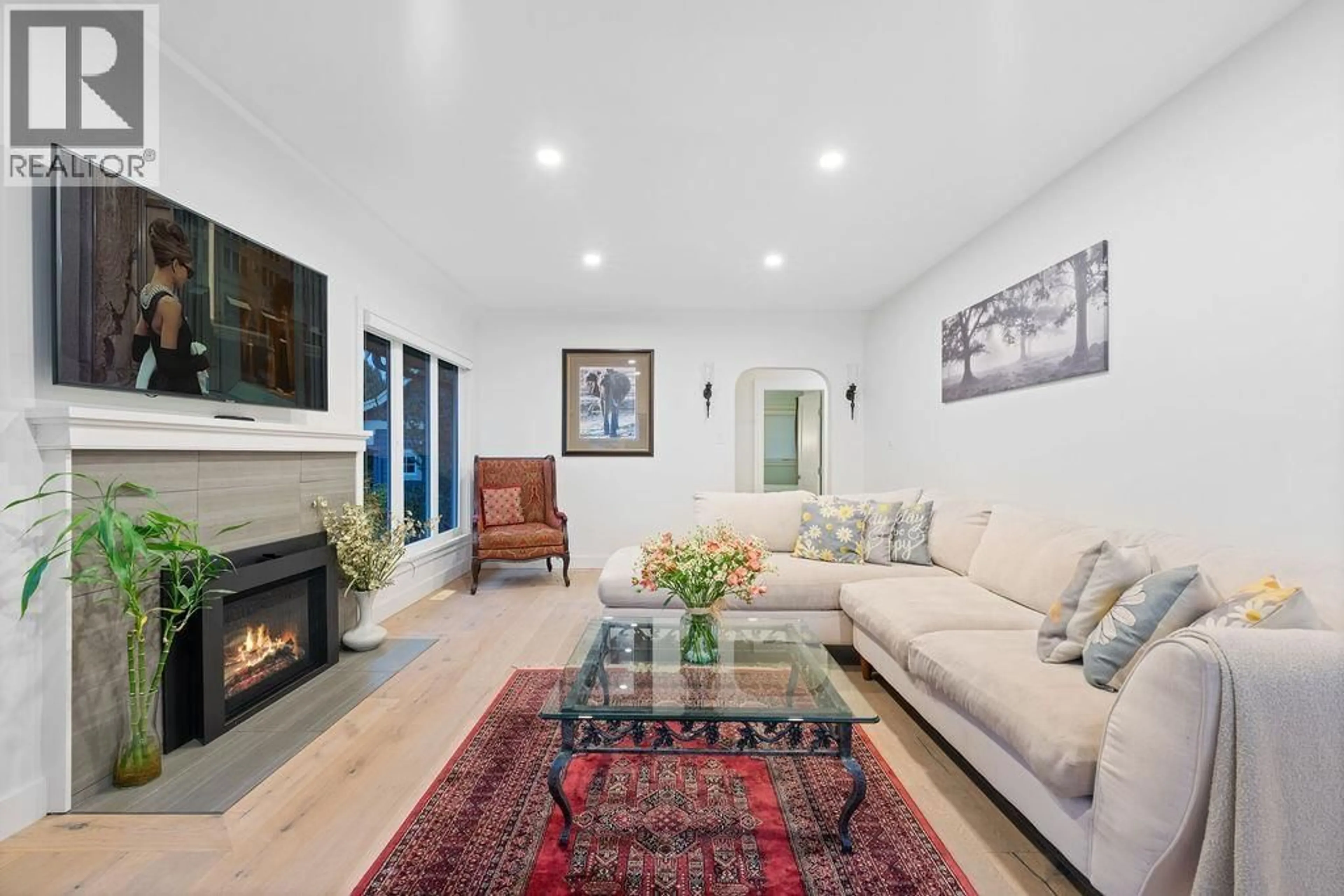 Living room with furniture, unknown for 1436 GRAND BOULEVARD, North Vancouver British Columbia V7L3X7