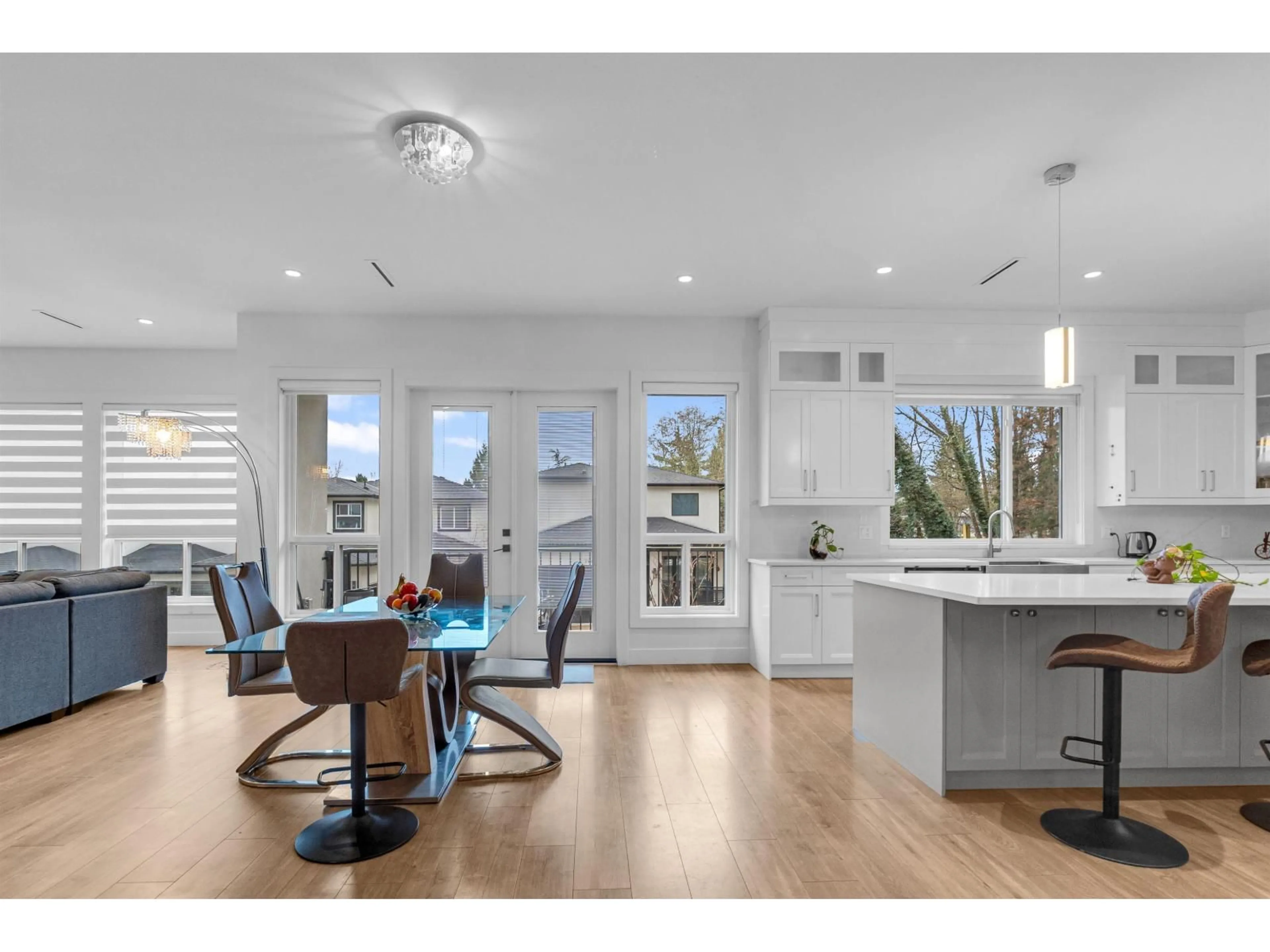 Open concept kitchen, wood/laminate floor for 13995 79A AVENUE, Surrey British Columbia V3W2Z5