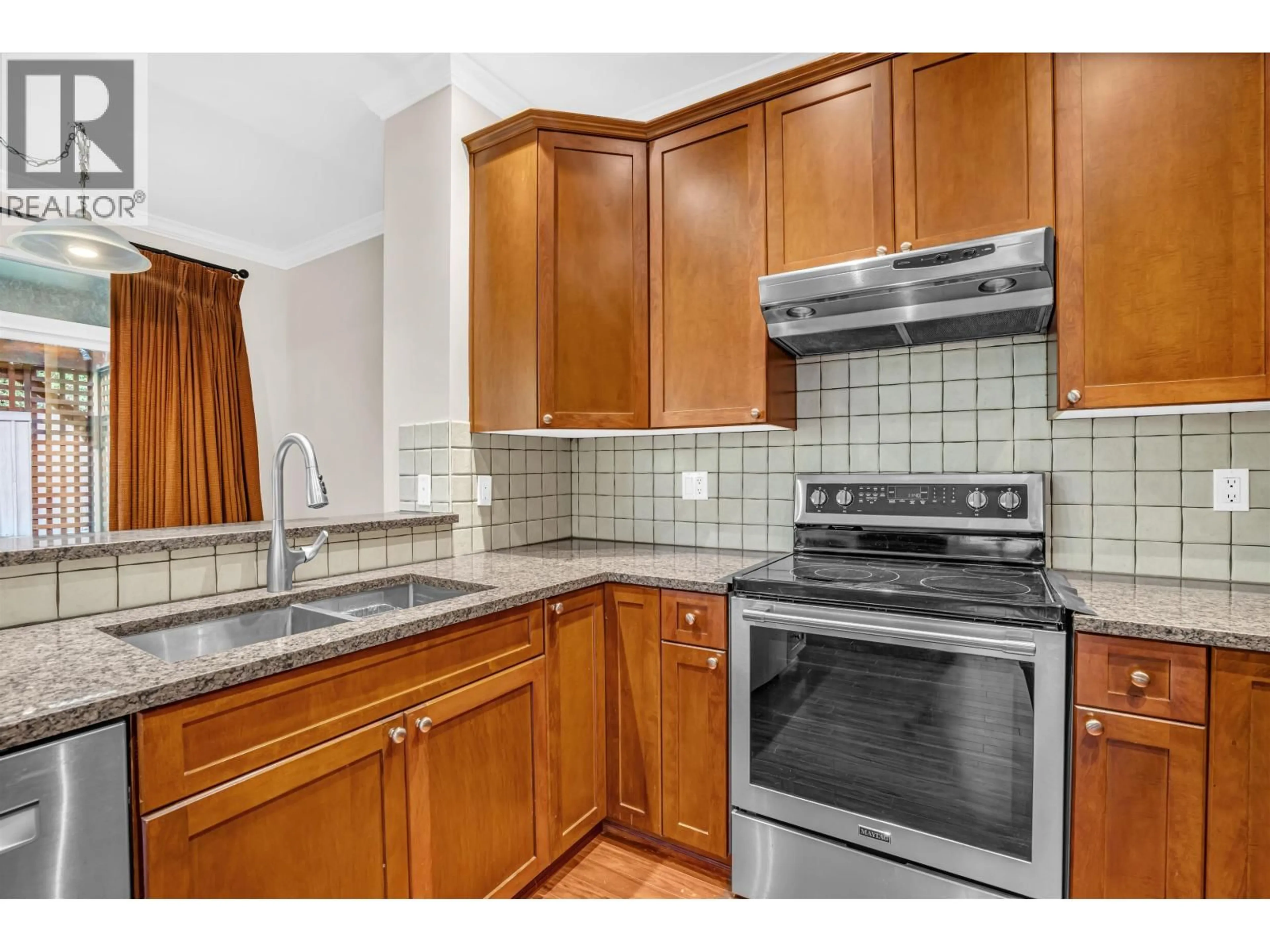 Standard kitchen, ceramic/tile floor for 10 - 2381 ARGUE STREET, Port Coquitlam British Columbia V3C6P9