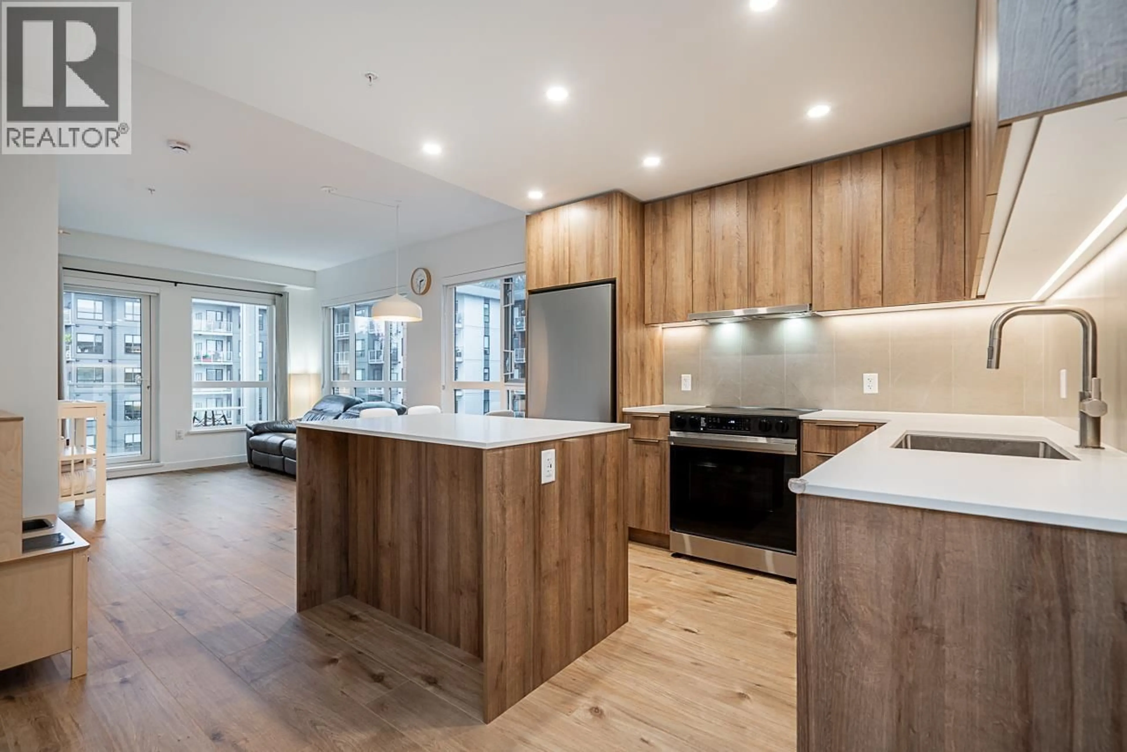 Open concept kitchen, wood/laminate floor for 422 - 3596 MALSUM DRIVE, North Vancouver British Columbia V7G0B2