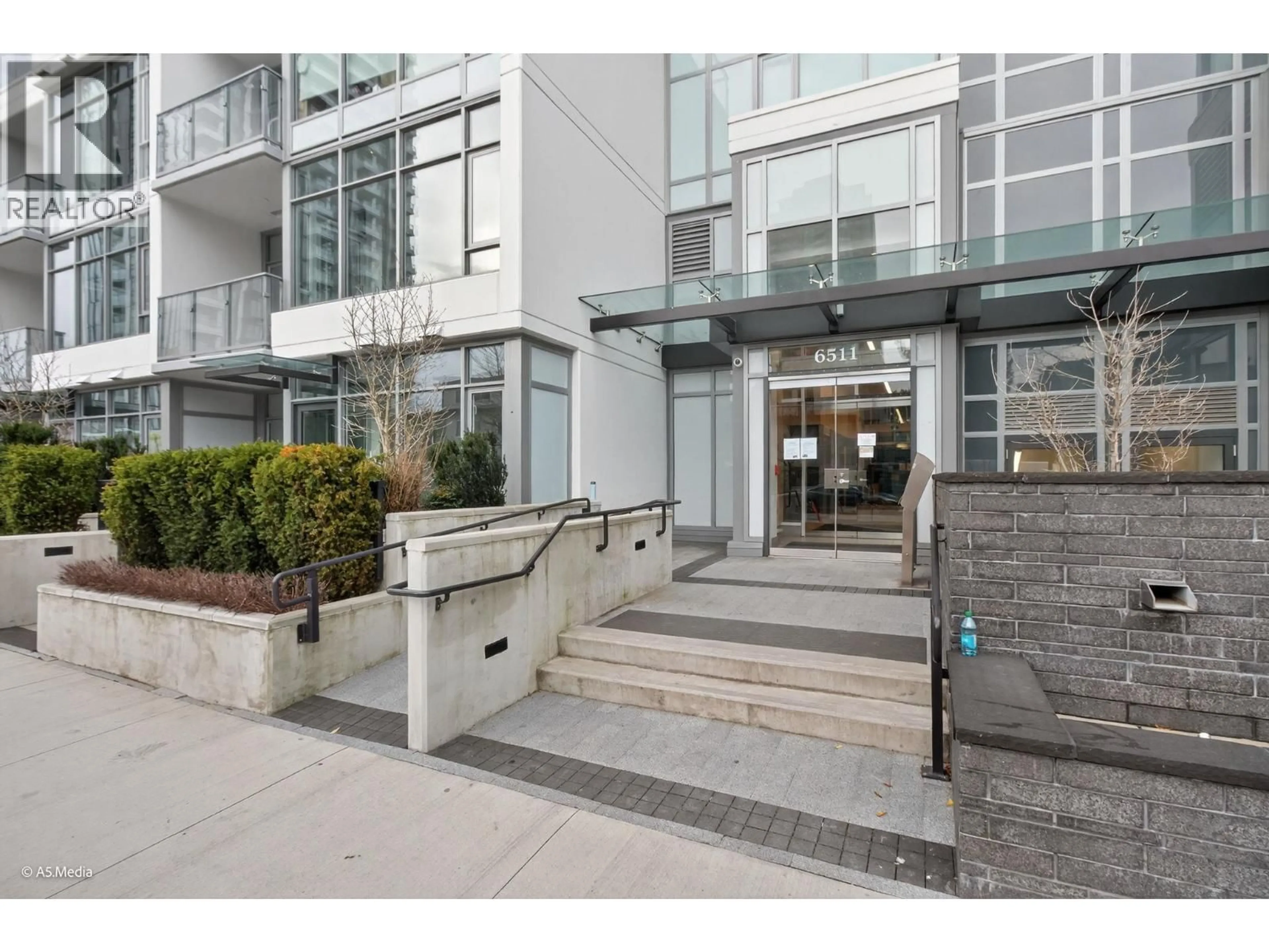 Indoor foyer for 2603 - 6511 SUSSEX AVENUE, Burnaby British Columbia V5H3C5