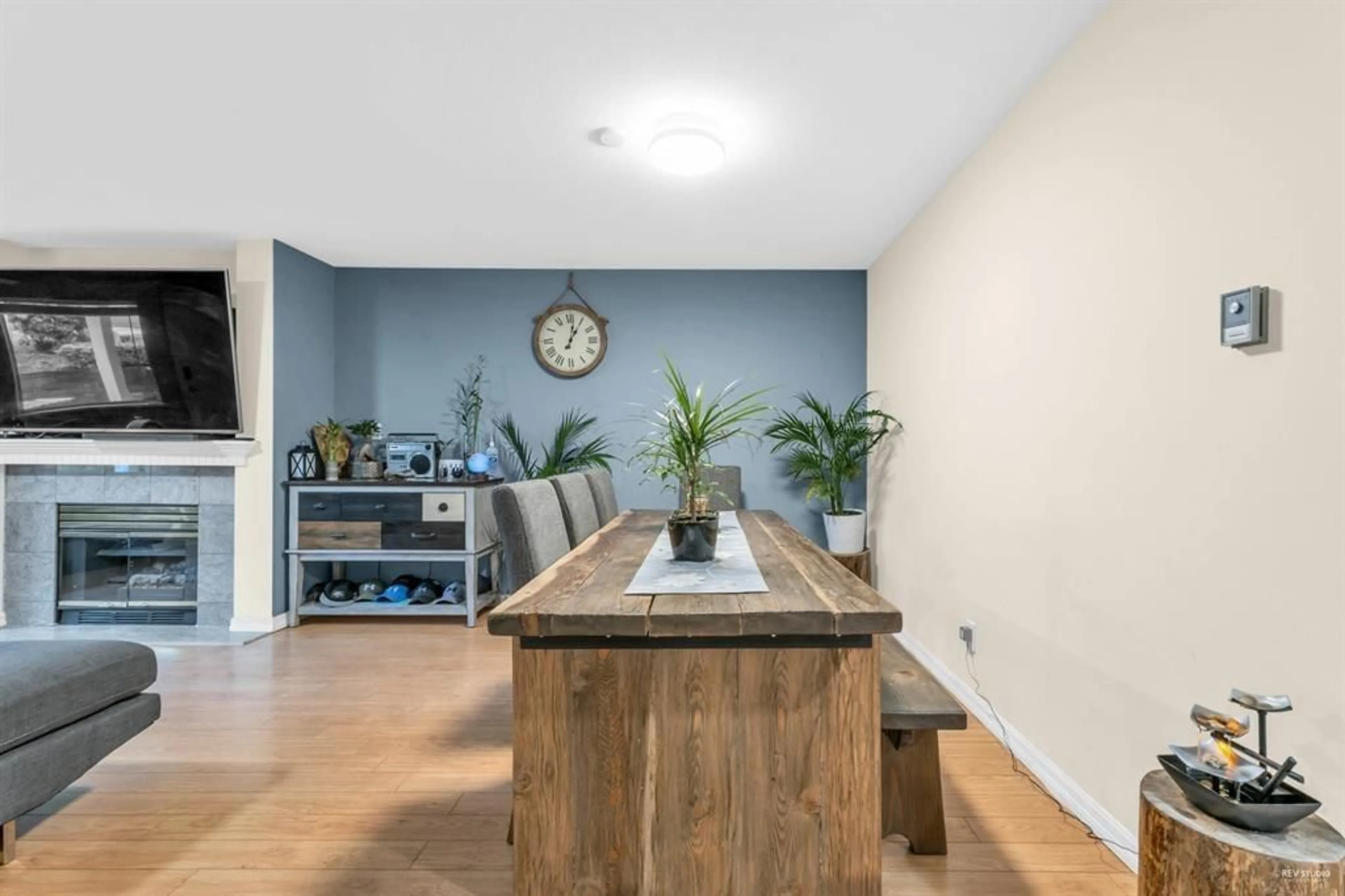 Unknown for 104 - 9310 KING GEORGE BOULEVARD, Surrey British Columbia V3V5W3