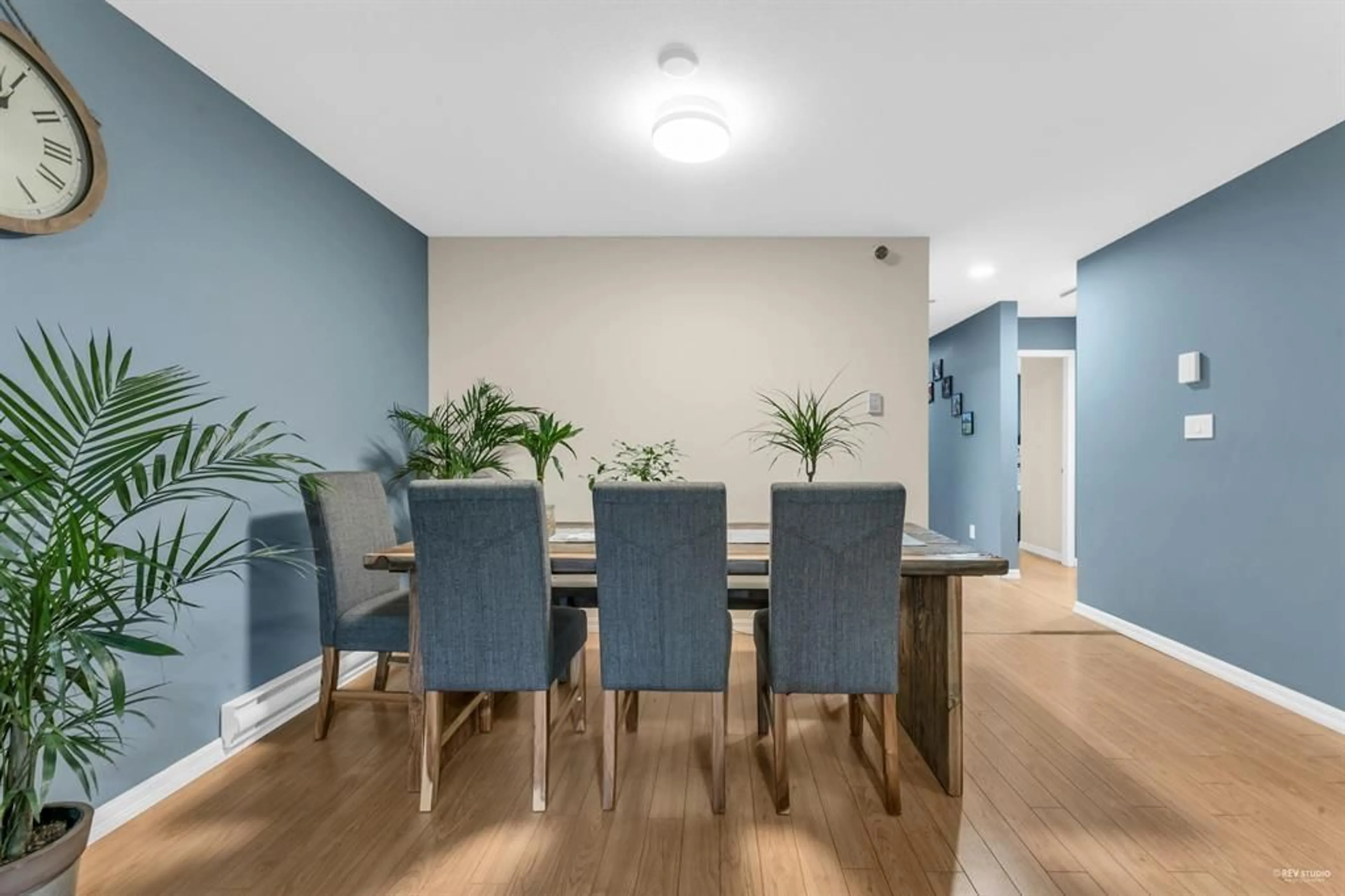 Dining room, wood/laminate floor for 104 - 9310 KING GEORGE BOULEVARD, Surrey British Columbia V3V5W3
