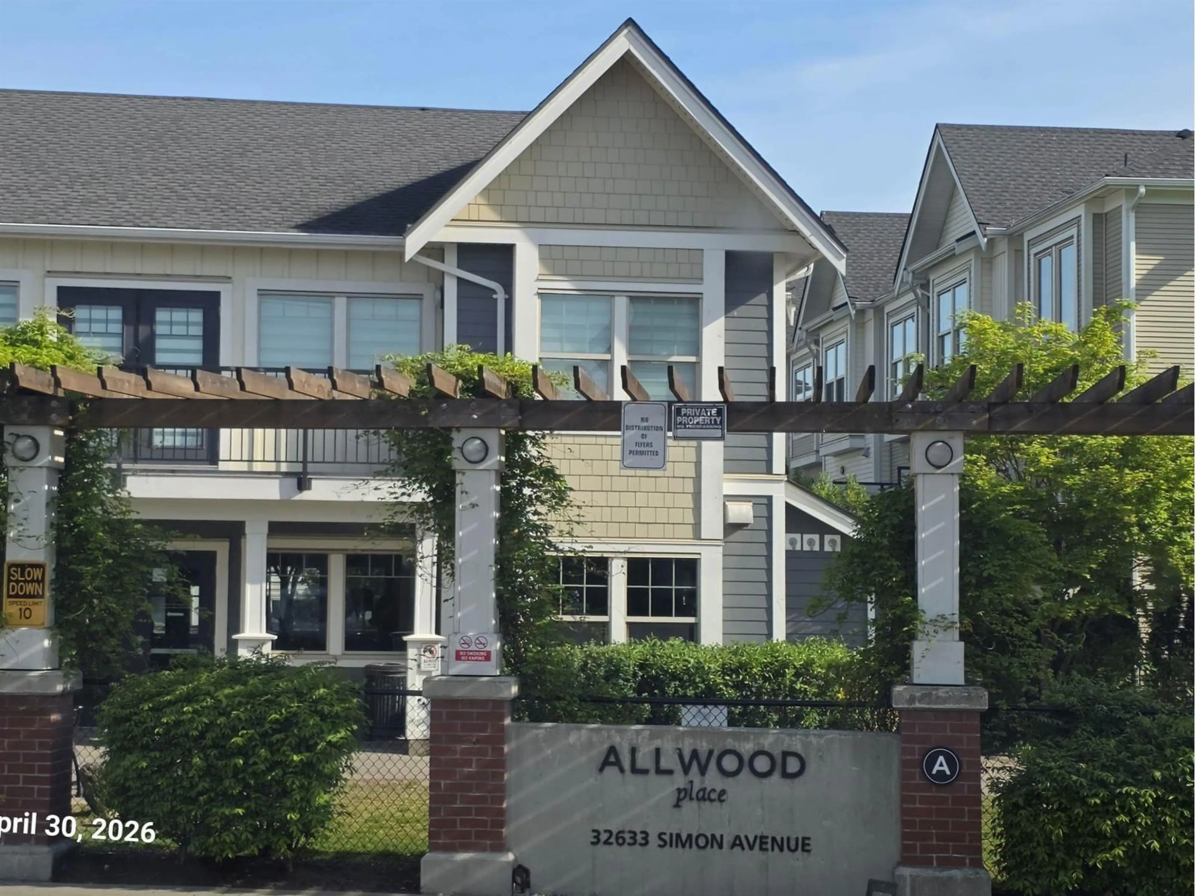 Indoor foyer for 26 - 32633 SIMON AVENUE, Abbotsford British Columbia V2T0G9