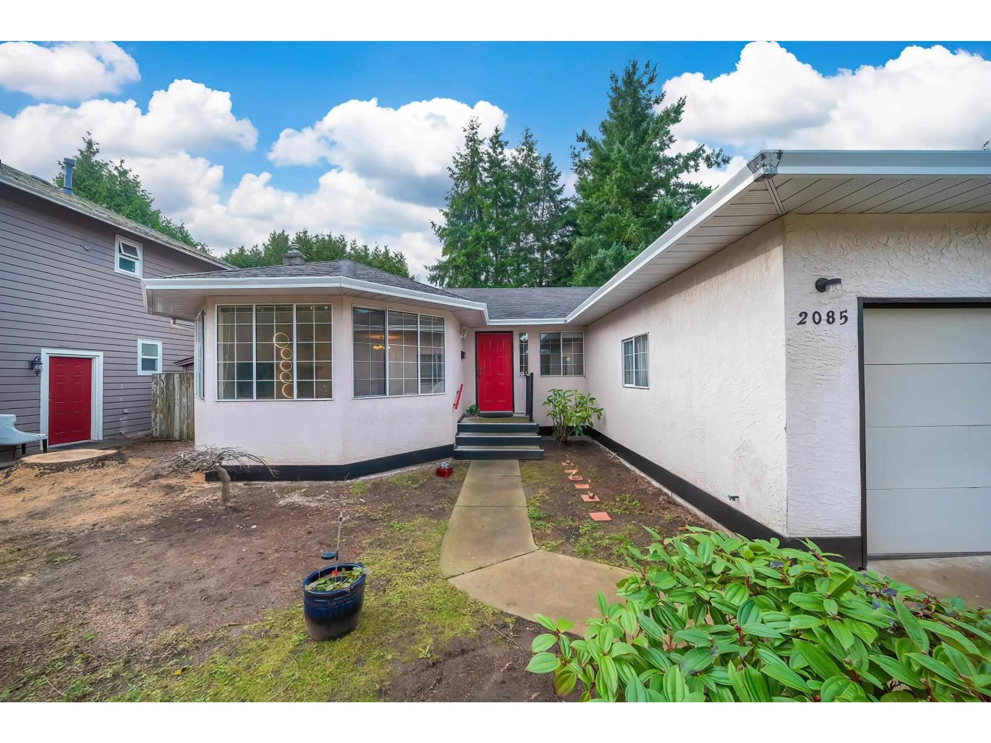 A pic from outside/outdoor area/front of a property/back of a property/a pic from drone, street for 2085 153 STREET, Surrey British Columbia V4A8M8