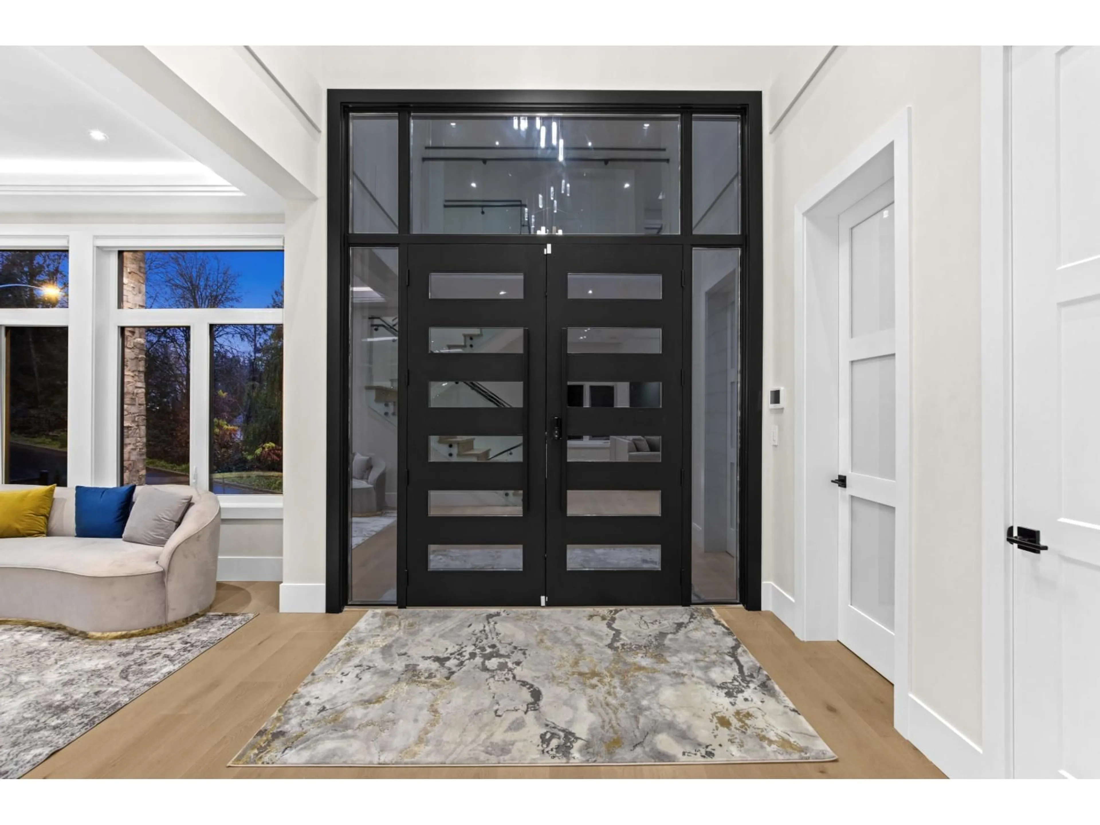 Indoor entryway for 17568 102 AVENUE, Surrey British Columbia V4N4H2