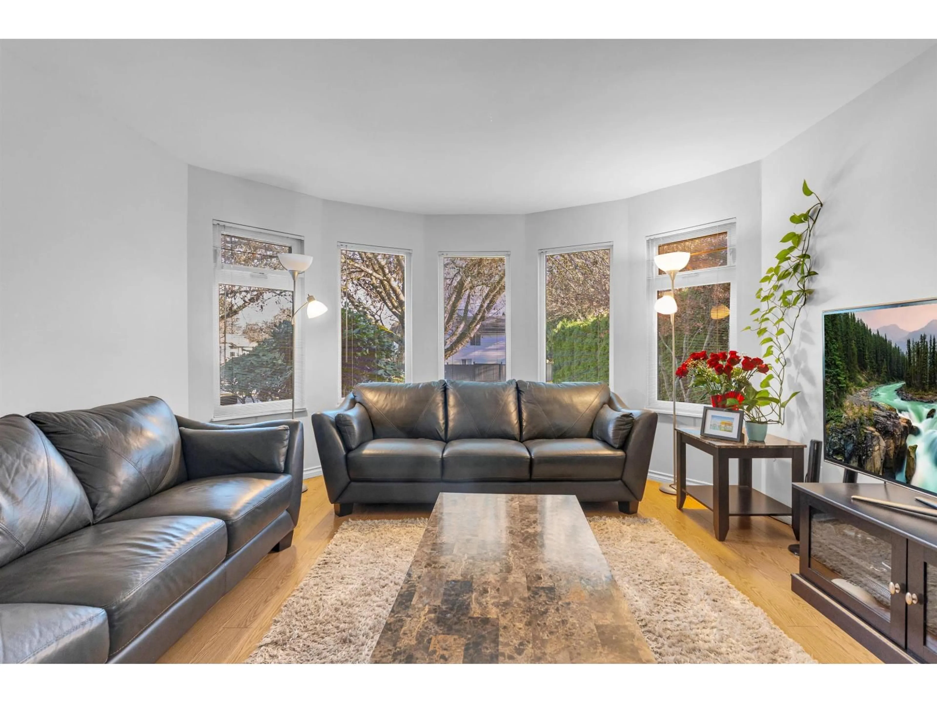 Living room with furniture, unknown for 12905 65 AVENUE, Surrey British Columbia V3W9H4